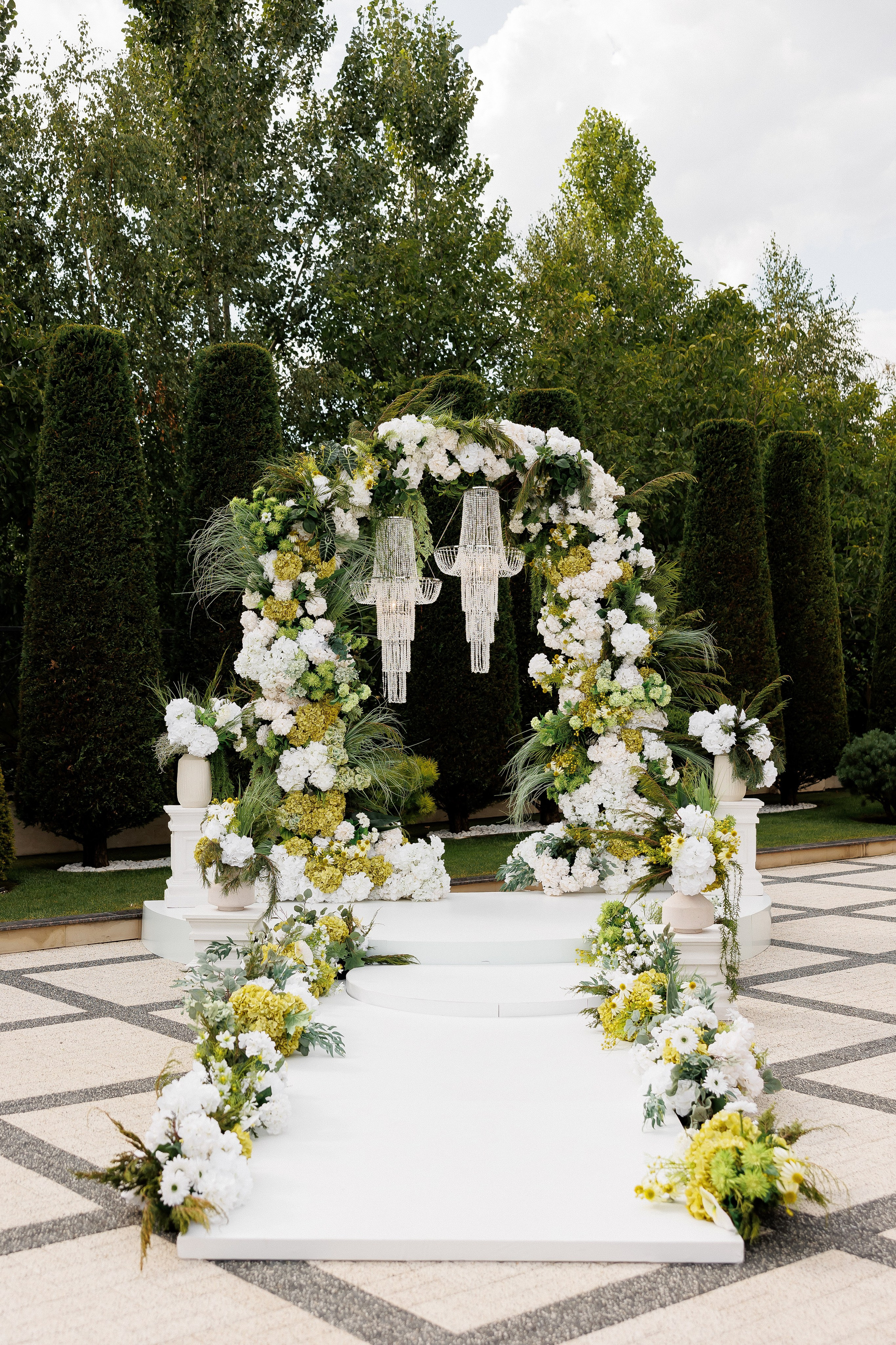 Eugen & Livia — Grand Elysee — Wedding Day. Servicii Foto și Video 067188353