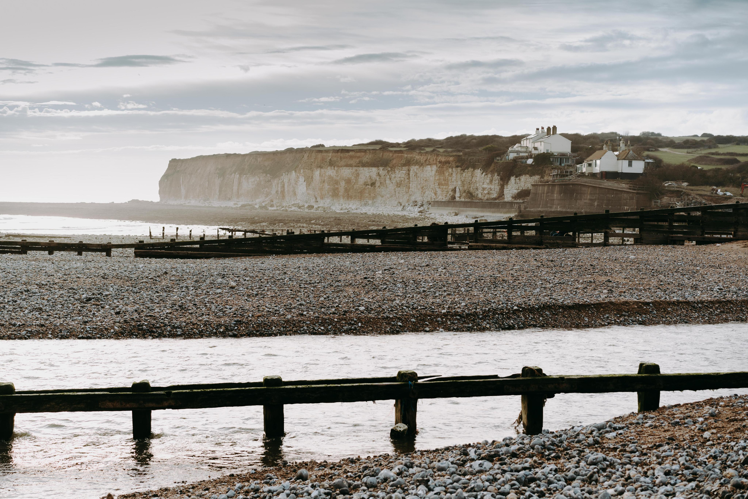white cliffs by the see 