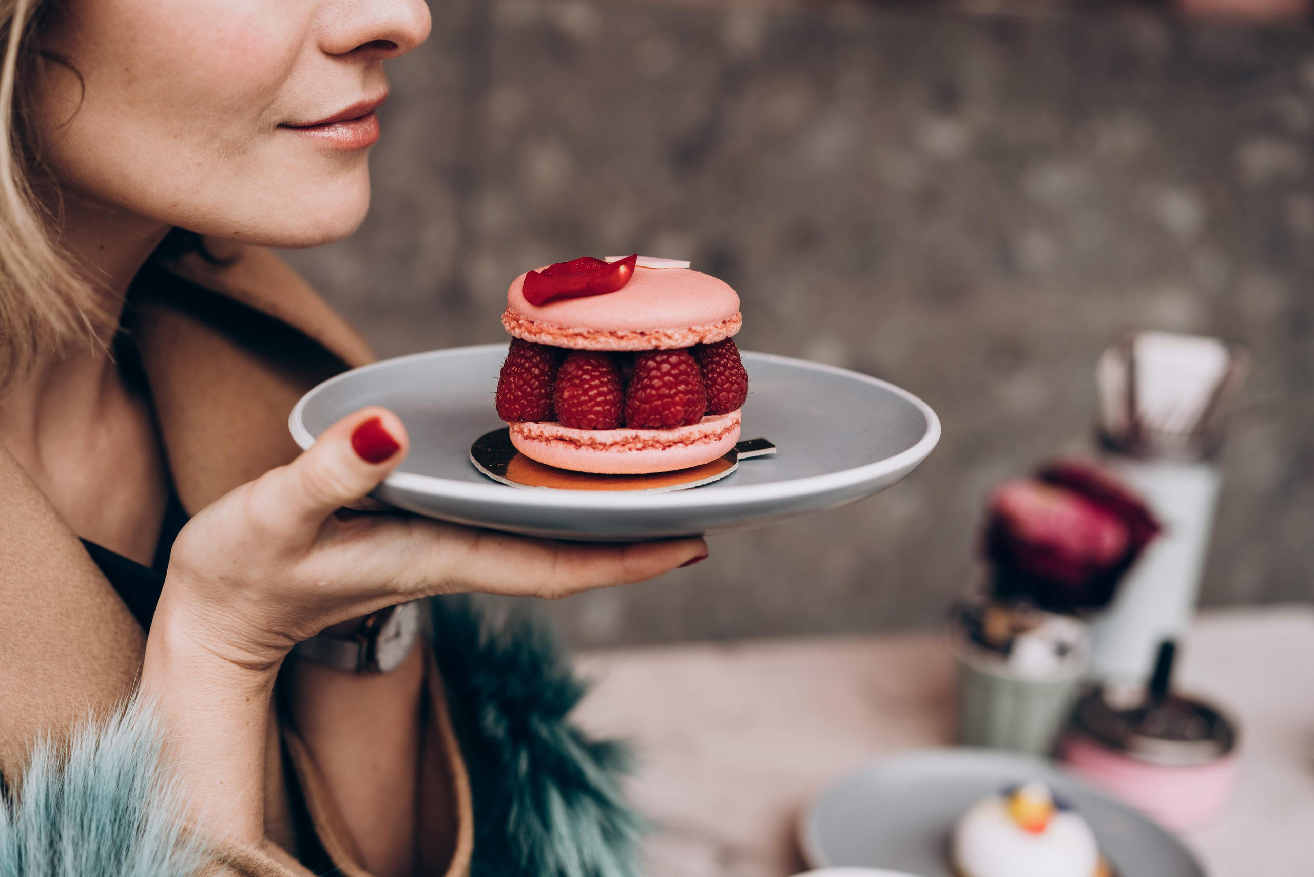 young women eating macaroni 