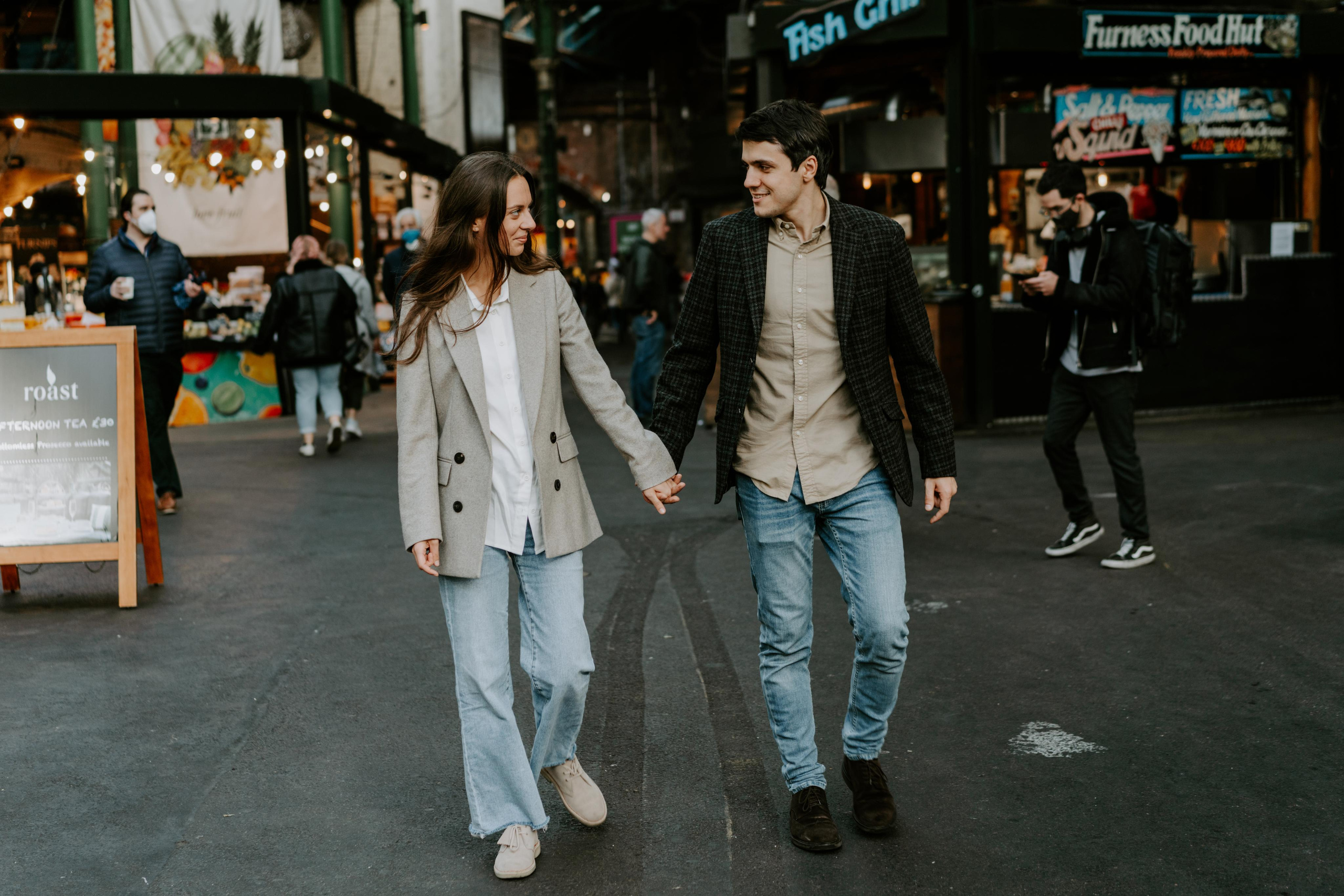 Proposal session by Tower Bridge. London portrait and family photographer