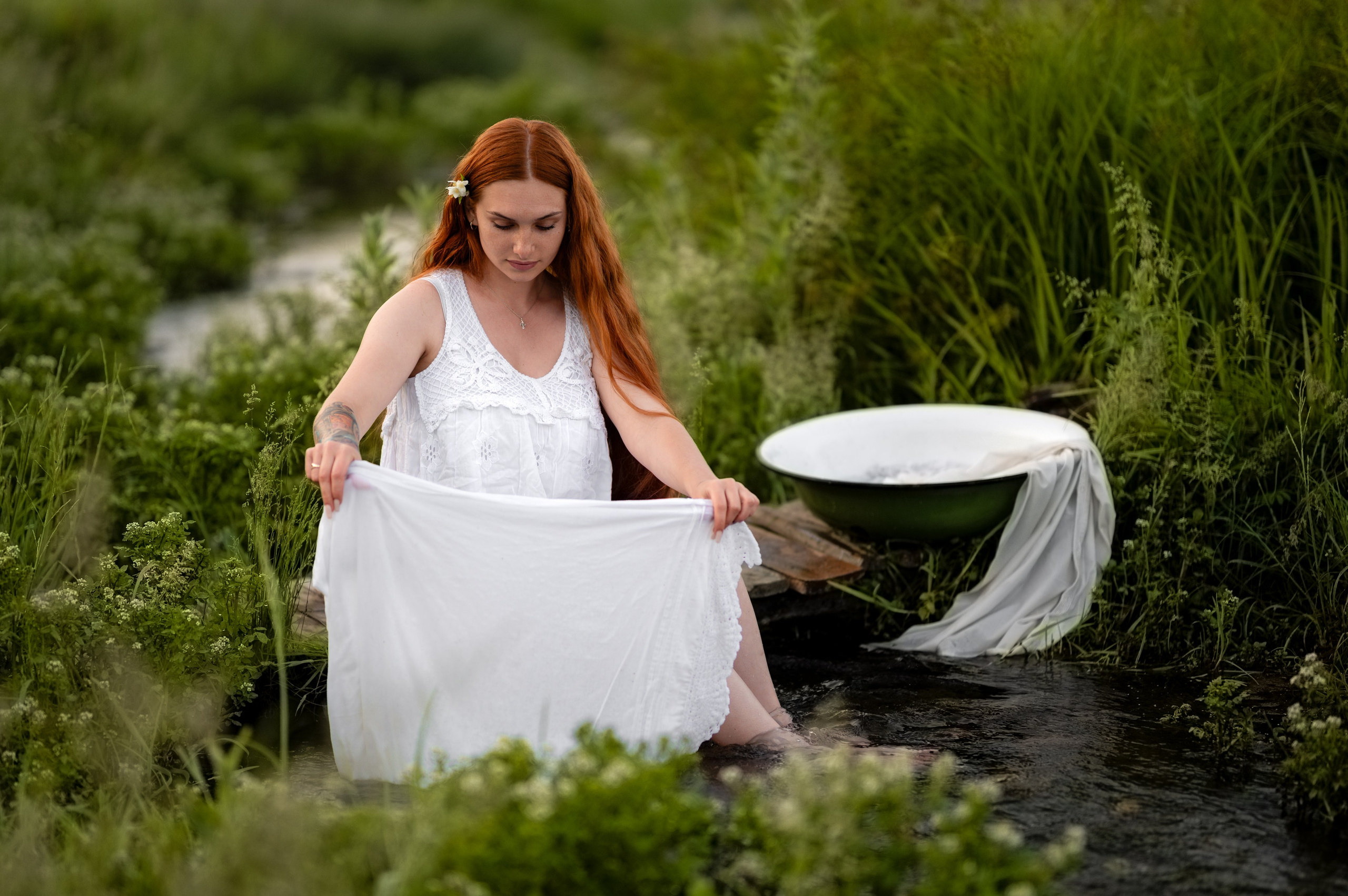 Poveste pe mal de râu. Home