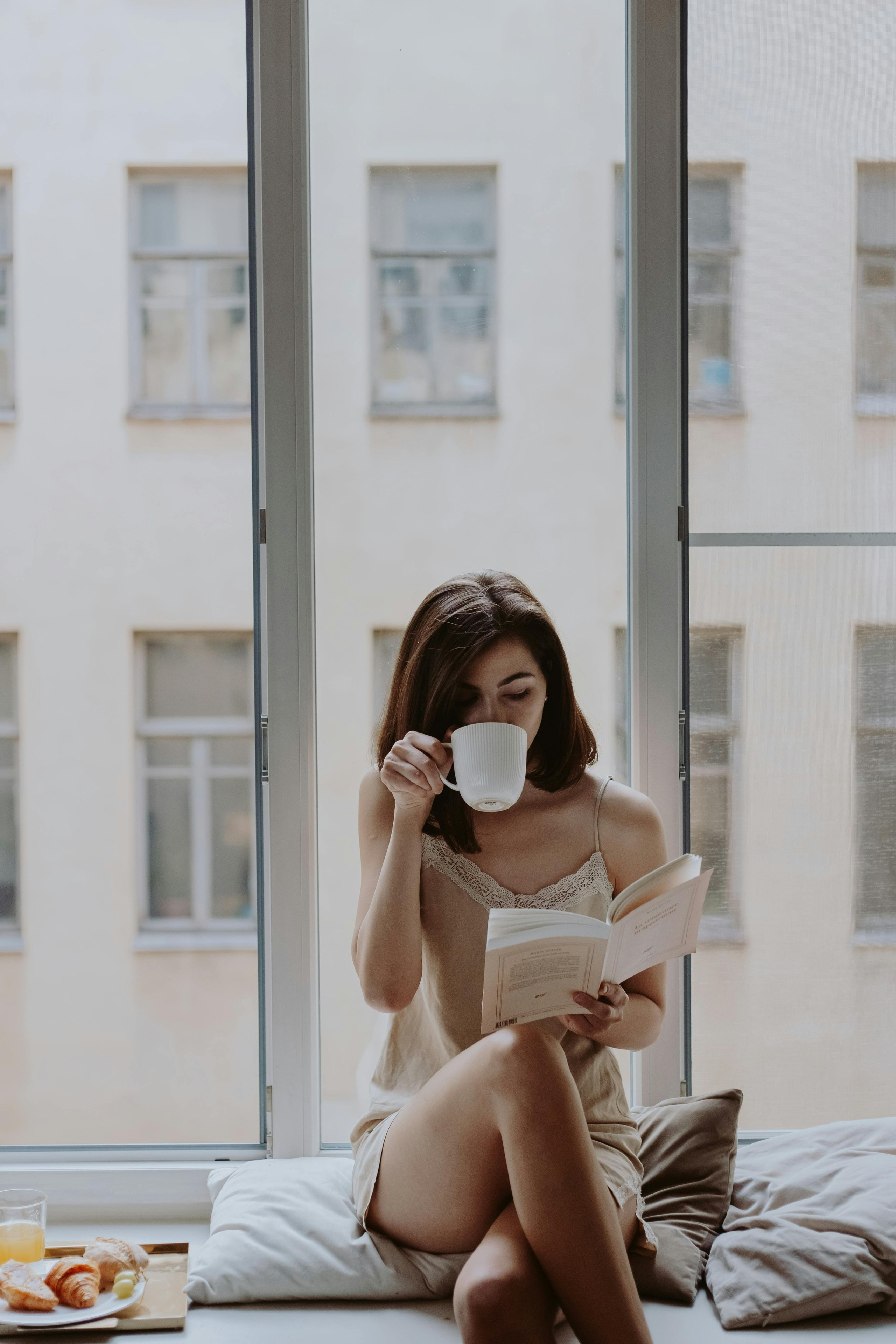 Lifestyle portraits in France — Lia’s Morning Story. Alice Bell — Wedding photographer in New York