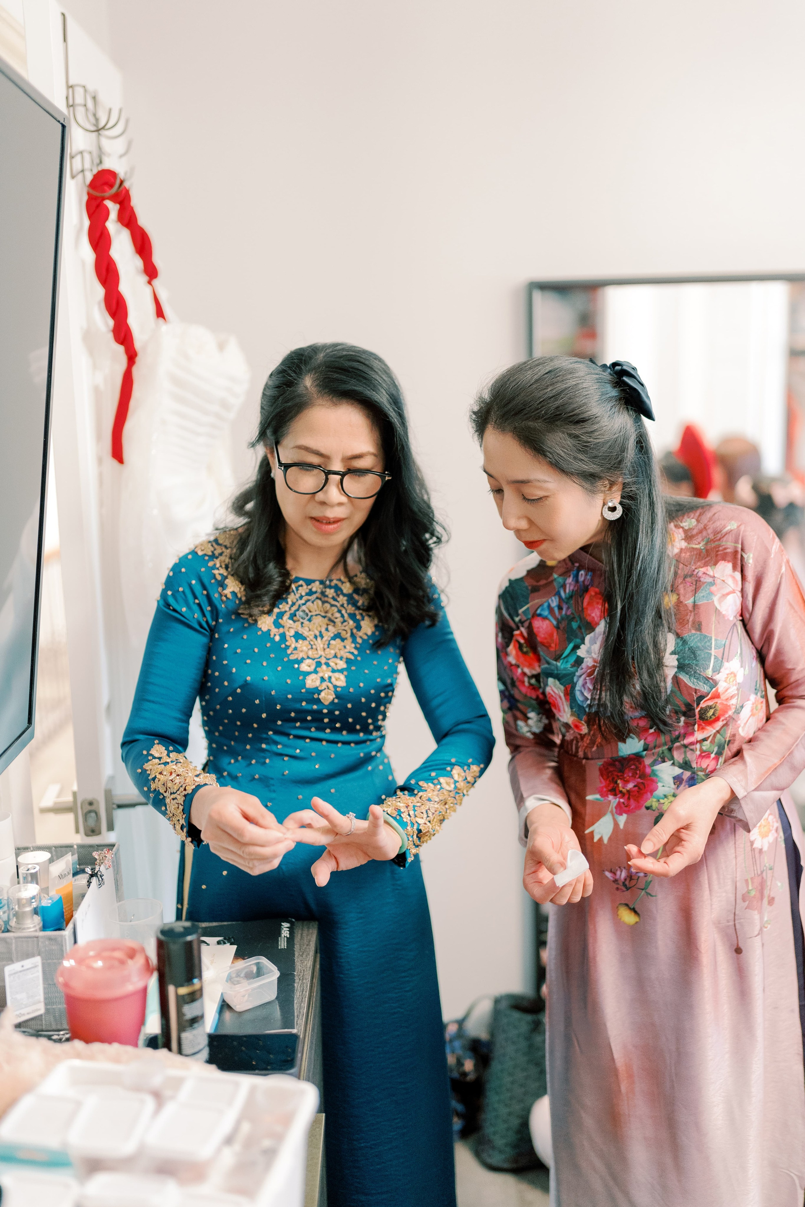 Vietnamese Tea Ceremony. Bellevue, WA. July 2024. EVAN ARISTOV WEDDING PHOTOGRAPHY — Seattle Wedding Photographer