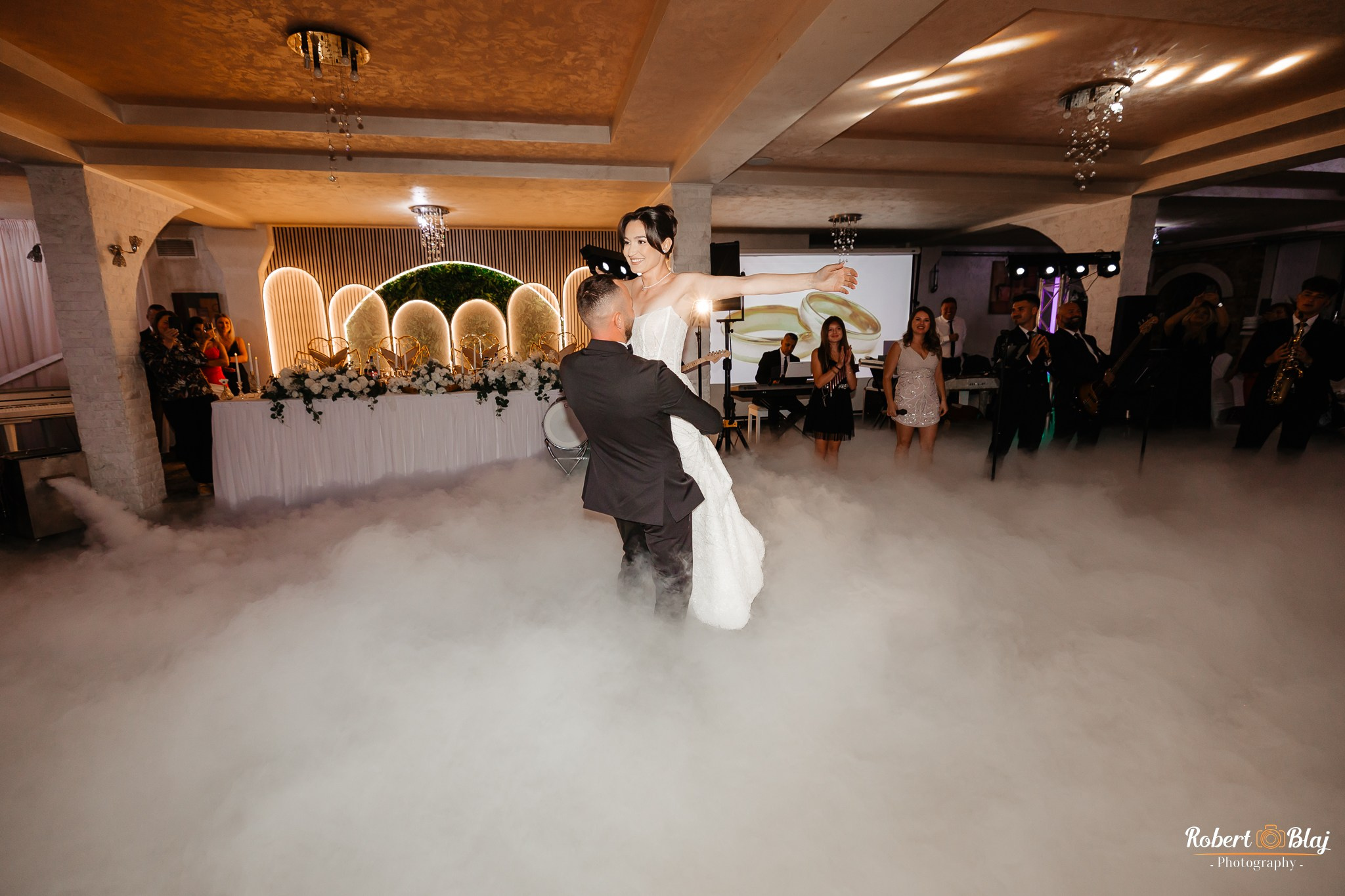 Alexandra & Vasy. Robert Blaj - Fotograf Nuntă Iași