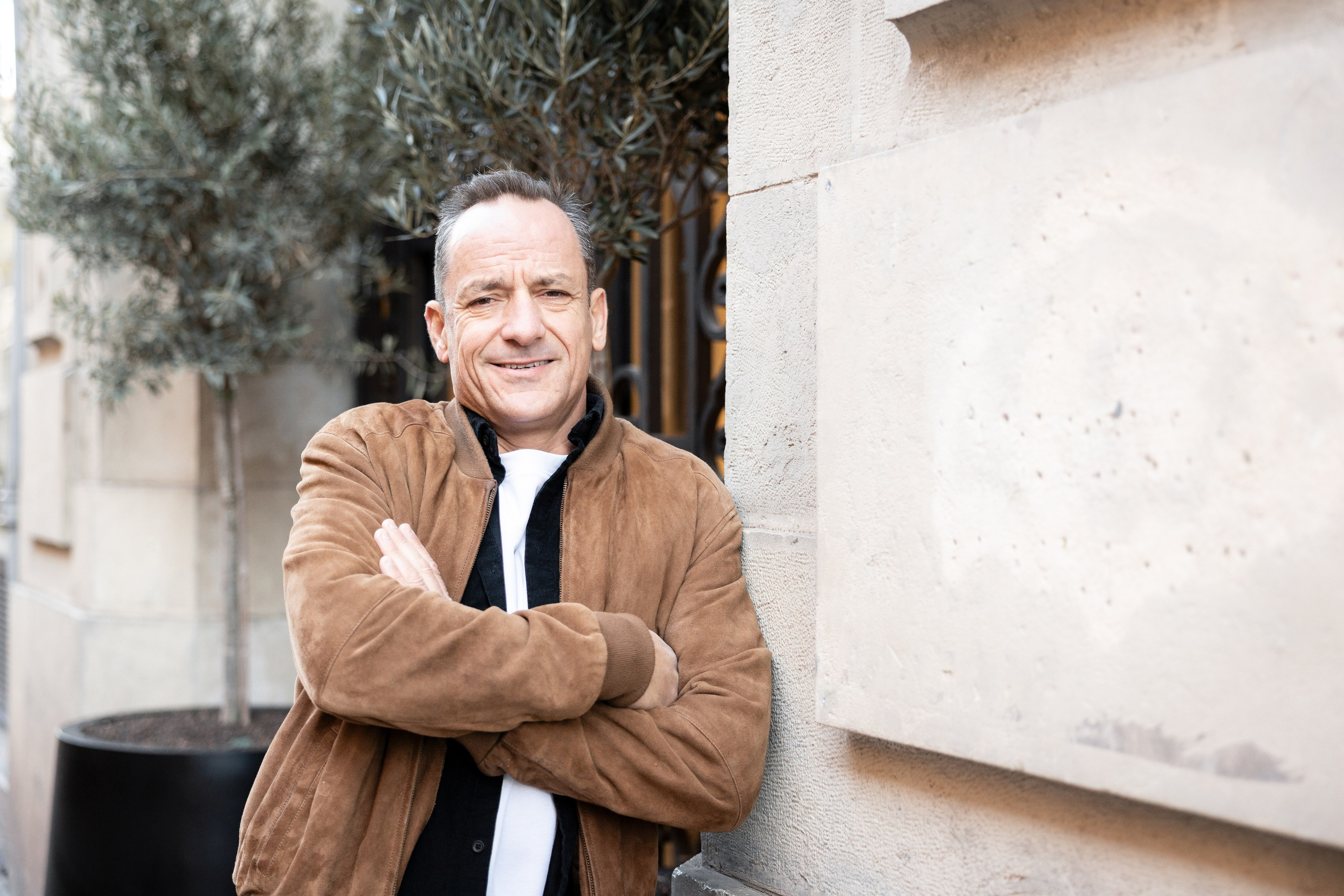 Professional personal branding portrait on Rue de Metz in Toulouse for a company executive.