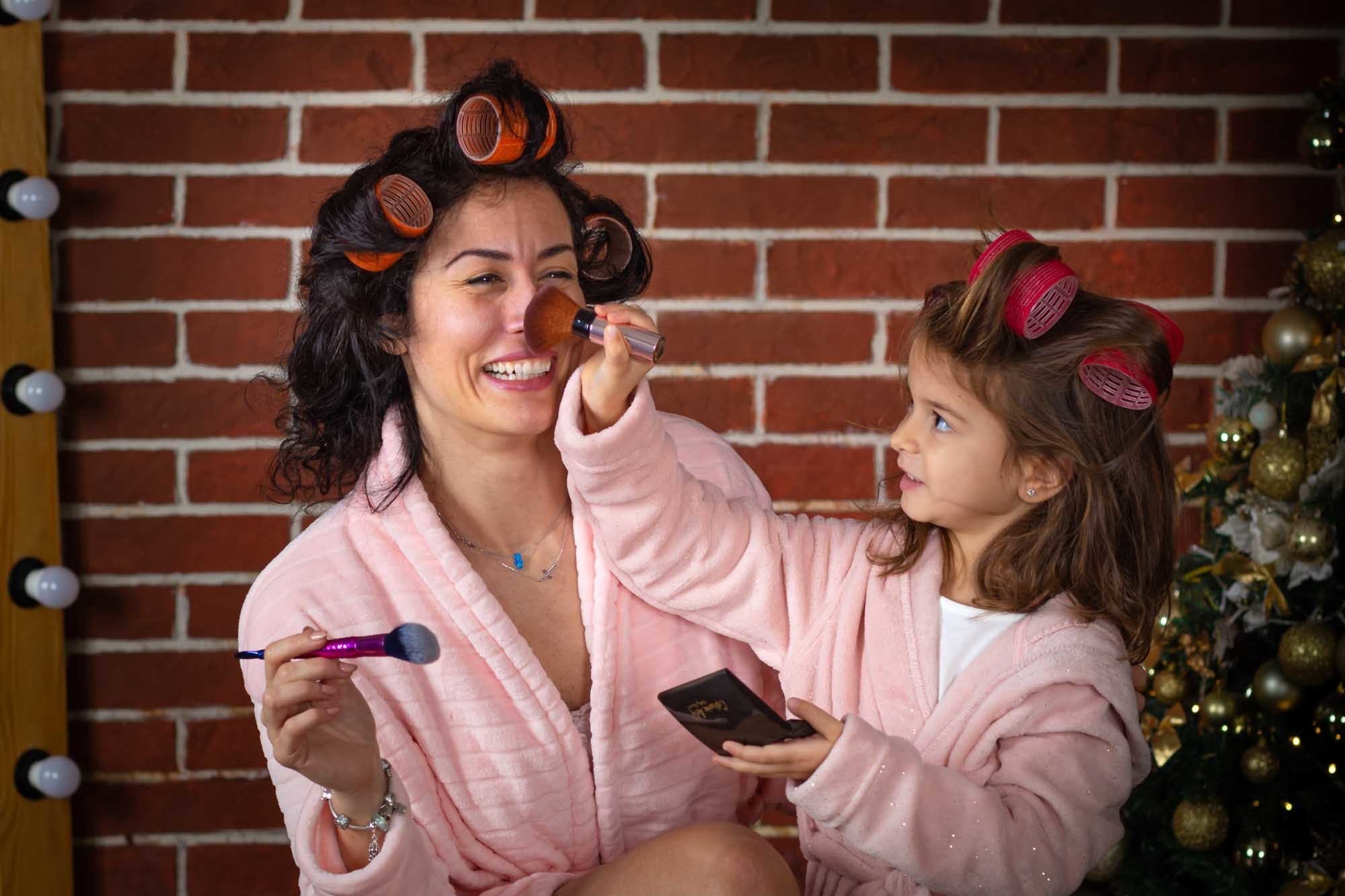 Мамо и Аз. Фотограф Бургас. Фотосесии в студио и на открито, портрети, заснемане