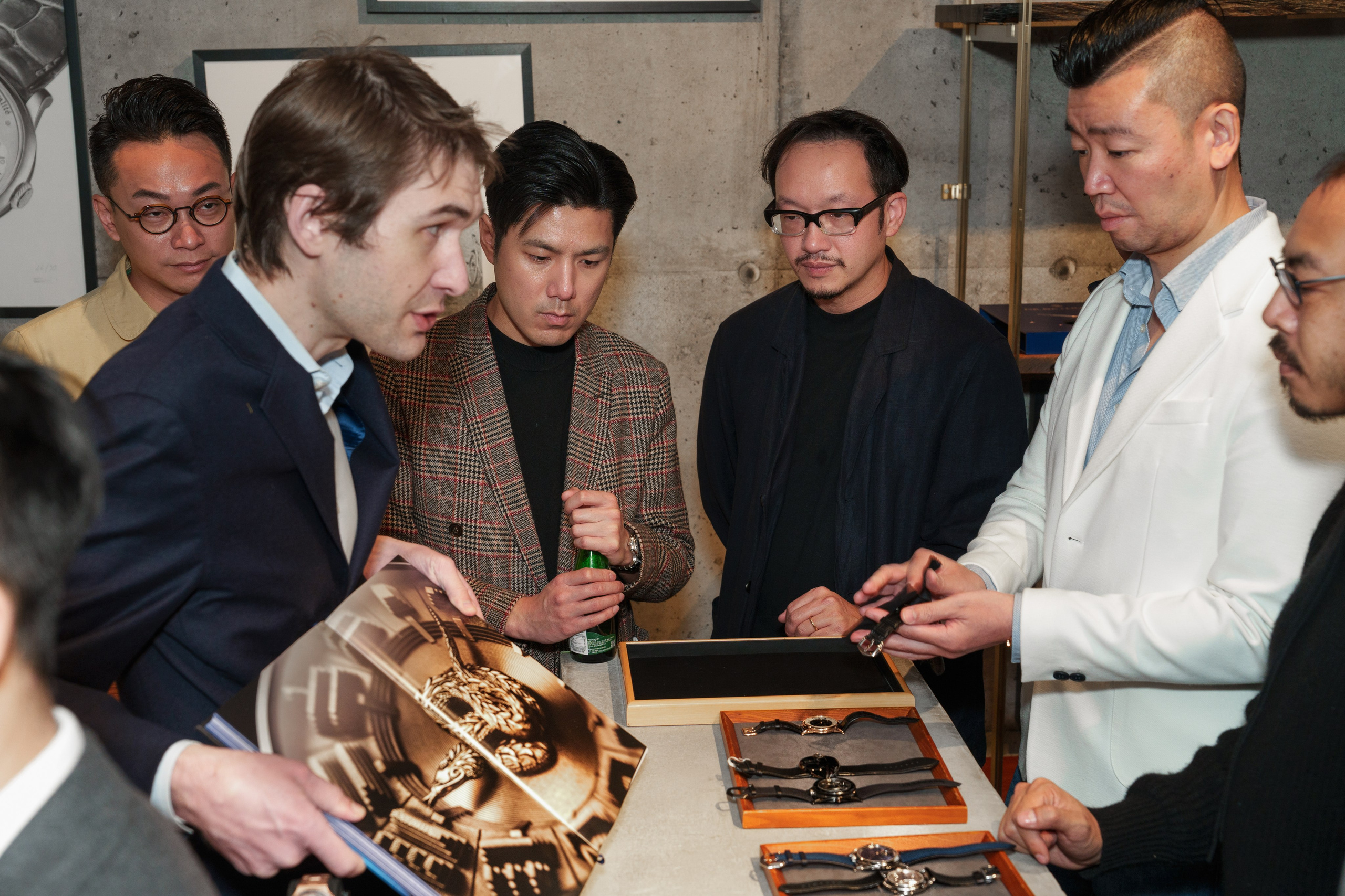 WATCHBOX. ФОТОГРАФ В ГОНКОНГЕ (СВАДЬБЫ, FASHION, СЕМЕЙНЫЕ, МЕРОПРИЯТИЯ, ФОТОПРОГУЛКИ)