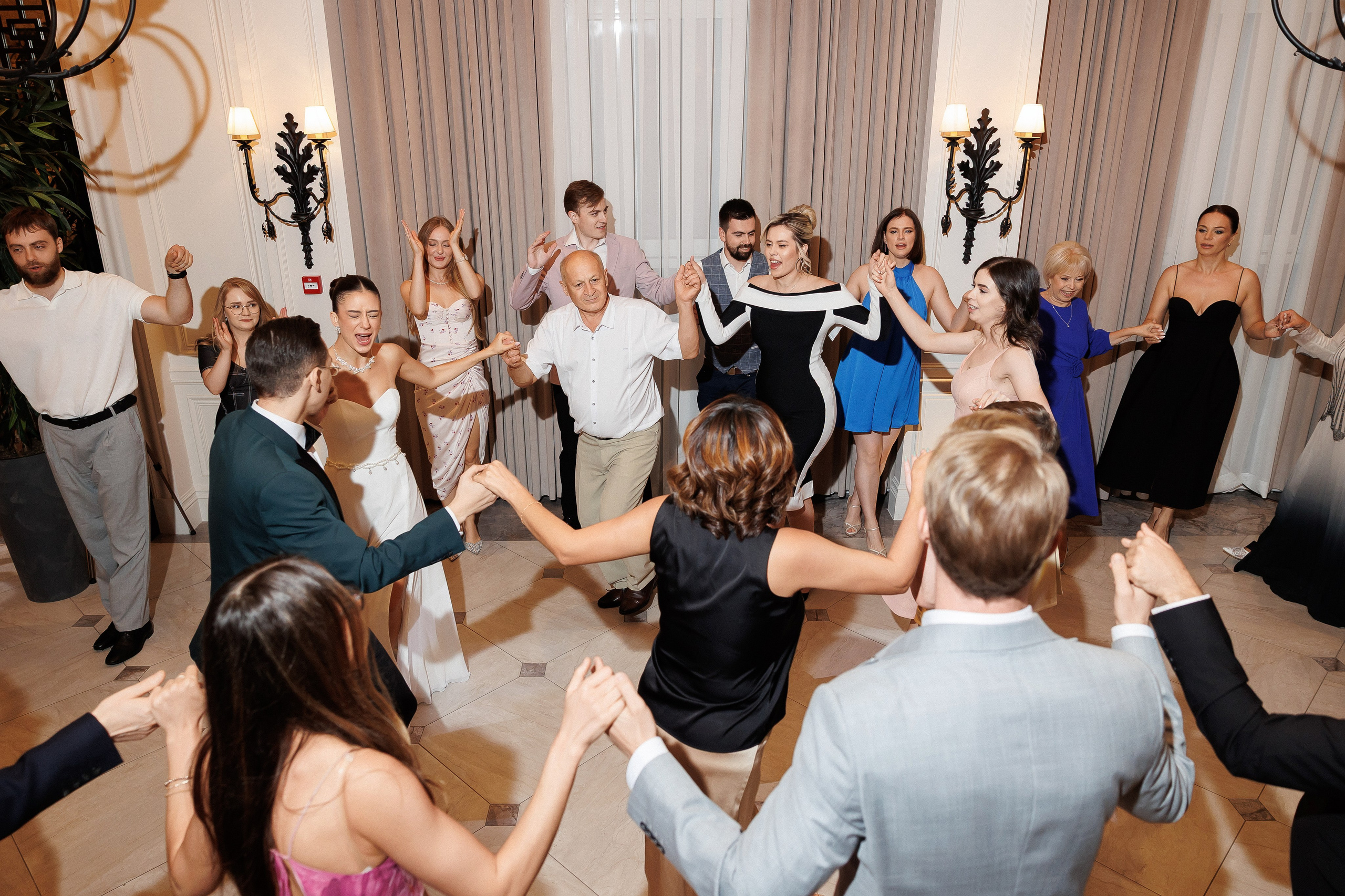 Serghei & Erica — Queen Residence. Servicii Foto și Video 067188353