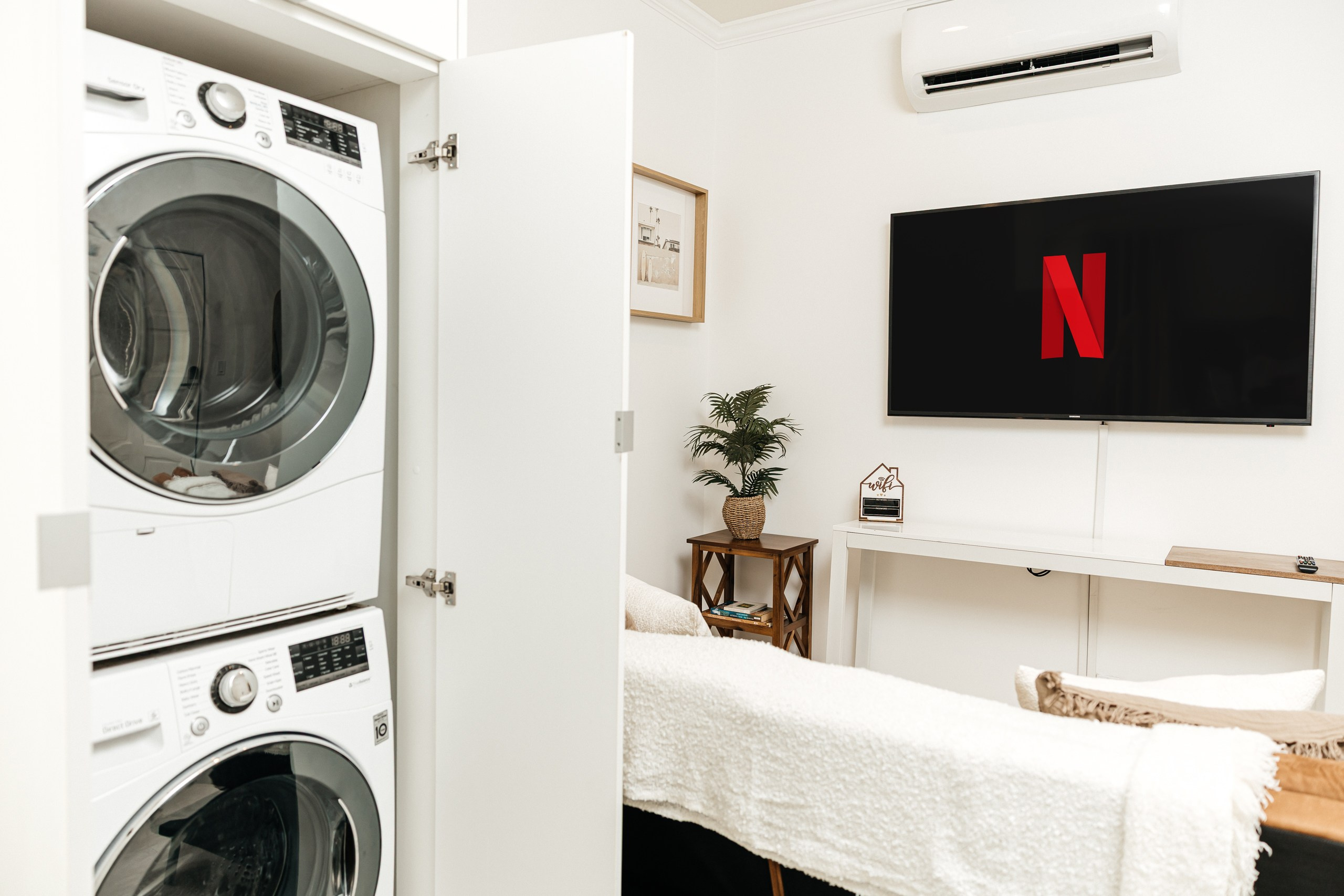 Session Apartments. Photographer Andrei White