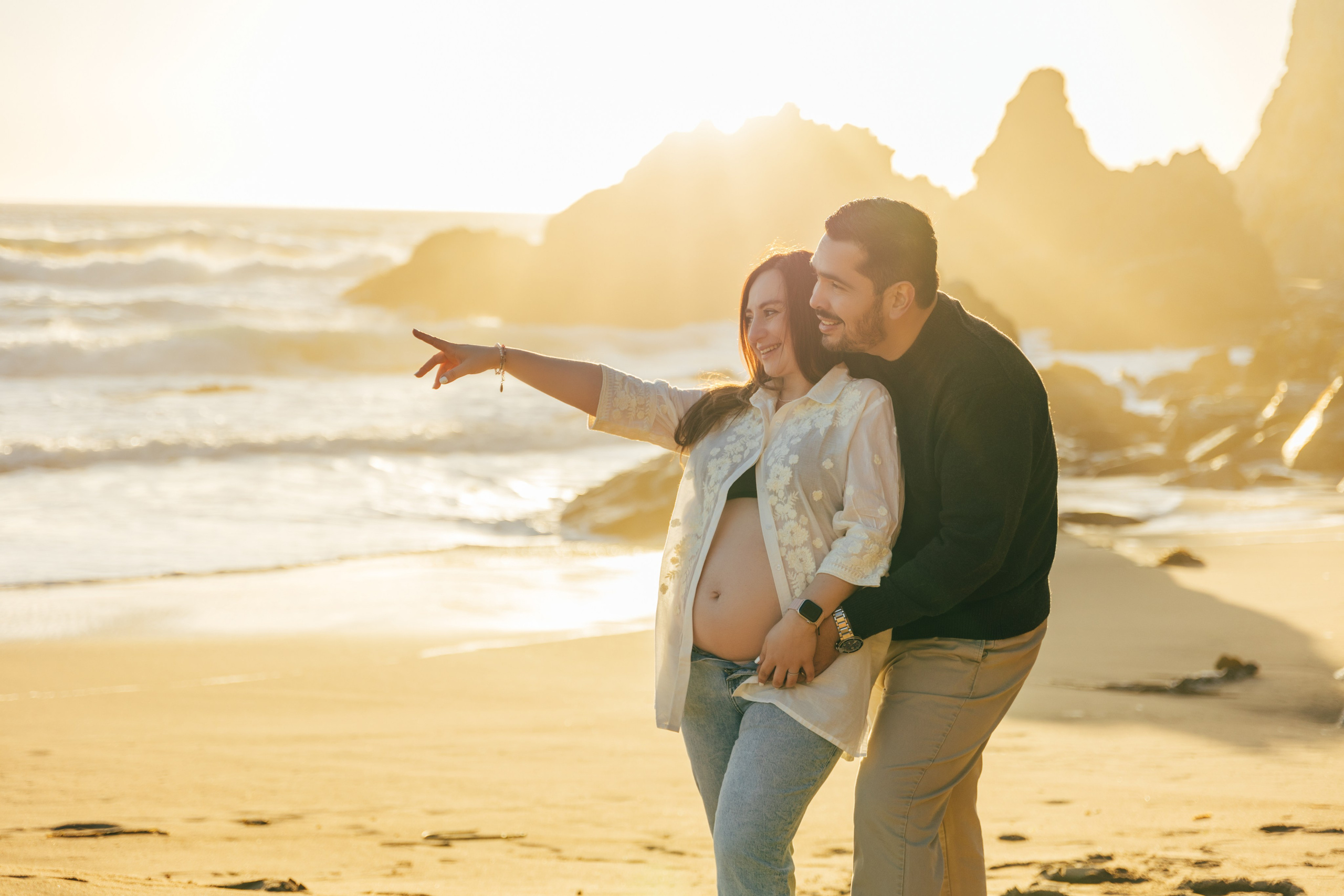 Sesión de embarazo en la playa — Luz suave y amor puro. Photographer in Santiago, Chile Anna Almazova