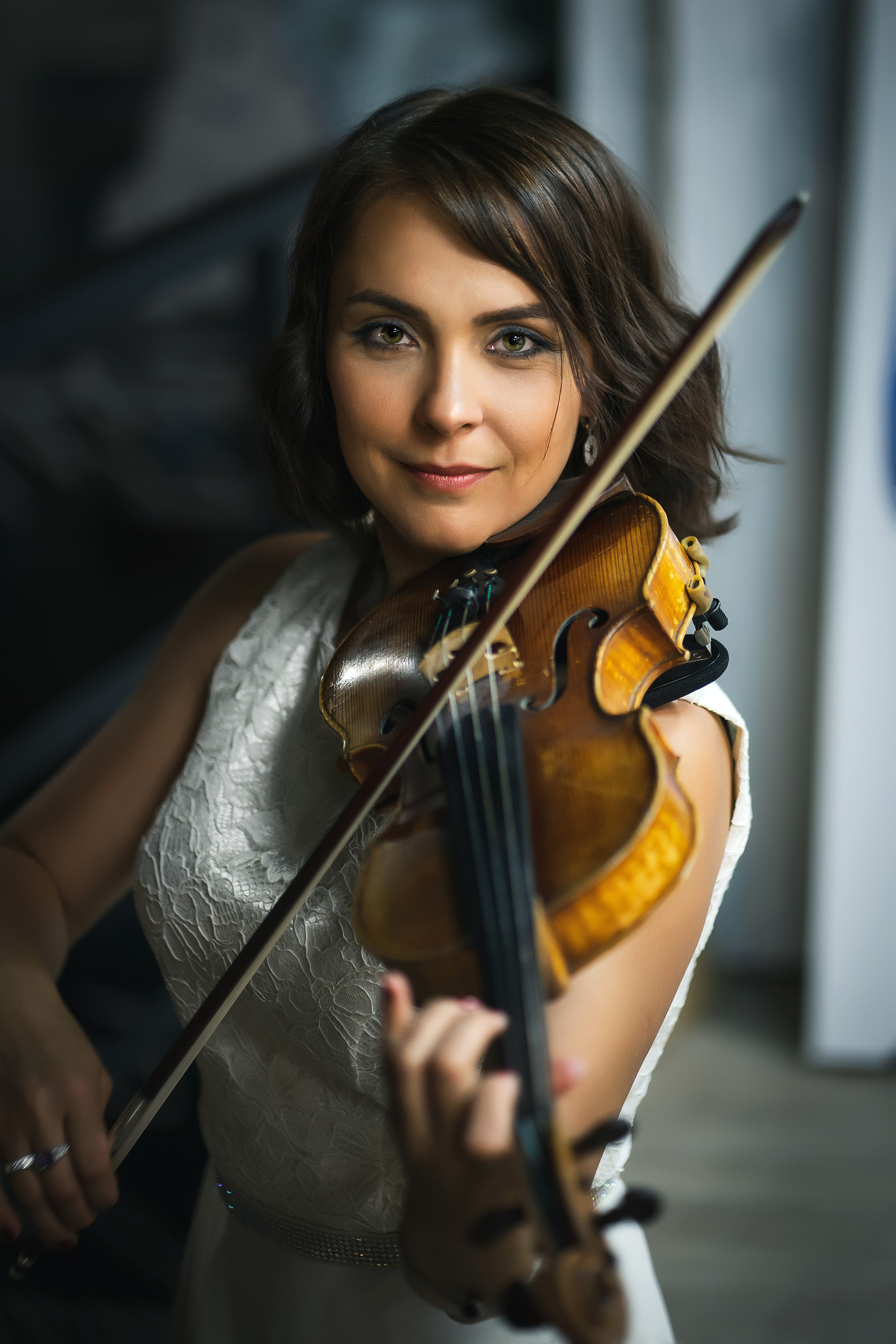 Девушка со скрипкой потрет скрипачки.