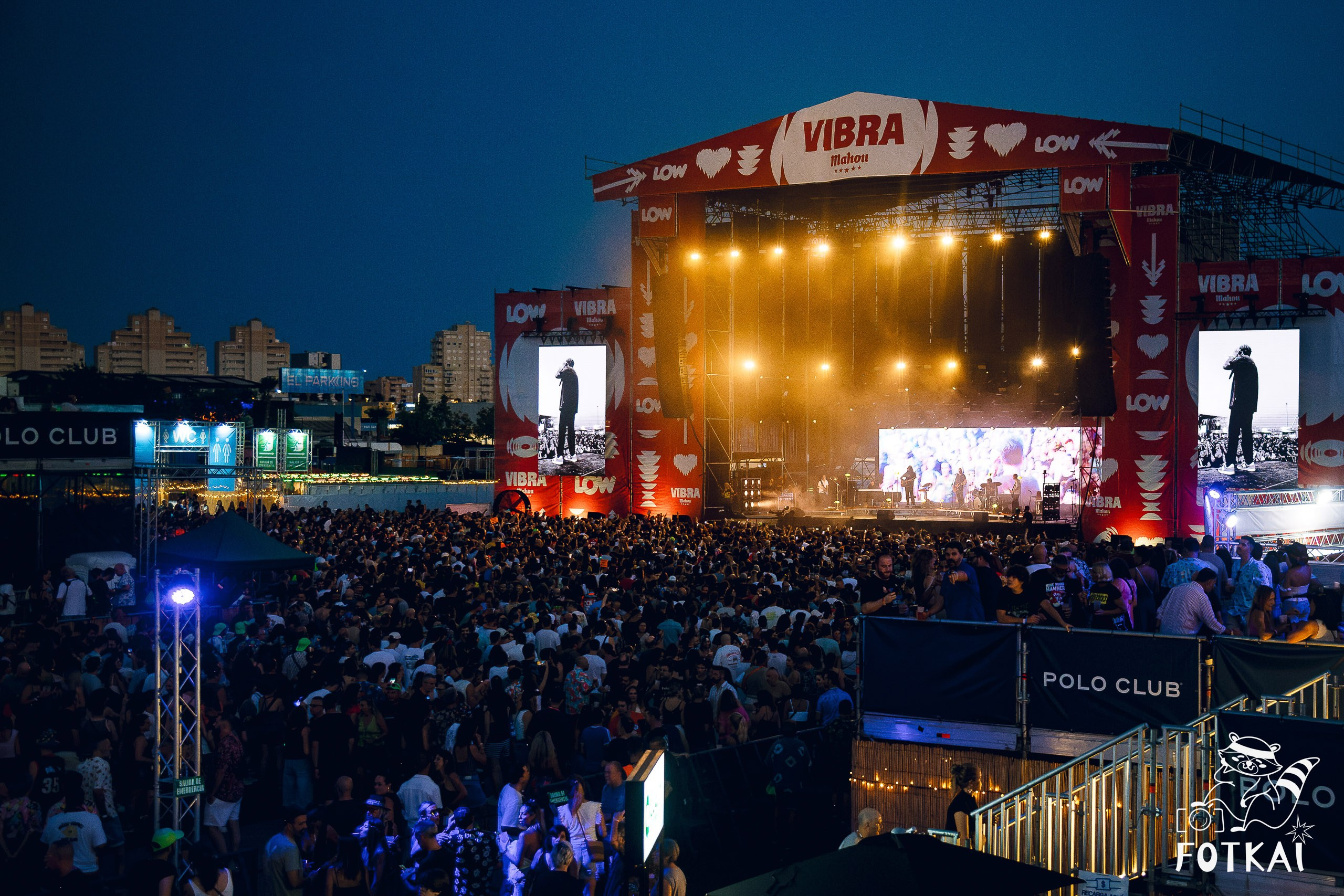 Low Festival 2026 — Fotorreportaje del primer día del festival indie en Torrevieja | FOTKAI