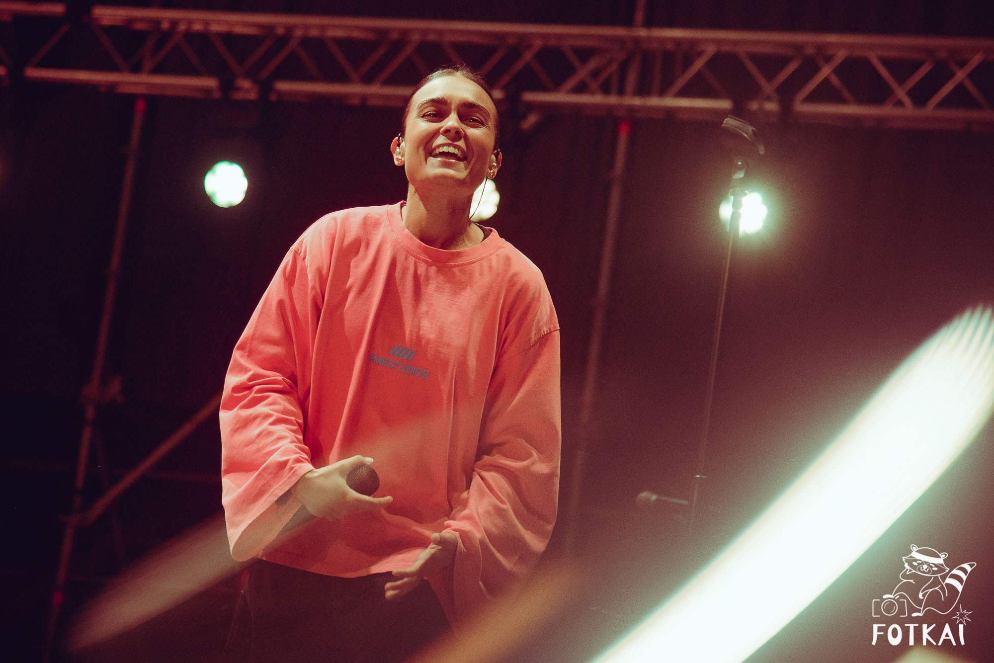 Marta Santos — Fotos del concierto en Alicante 2026: pop flamenco en El Muelle Live | FOTKAI