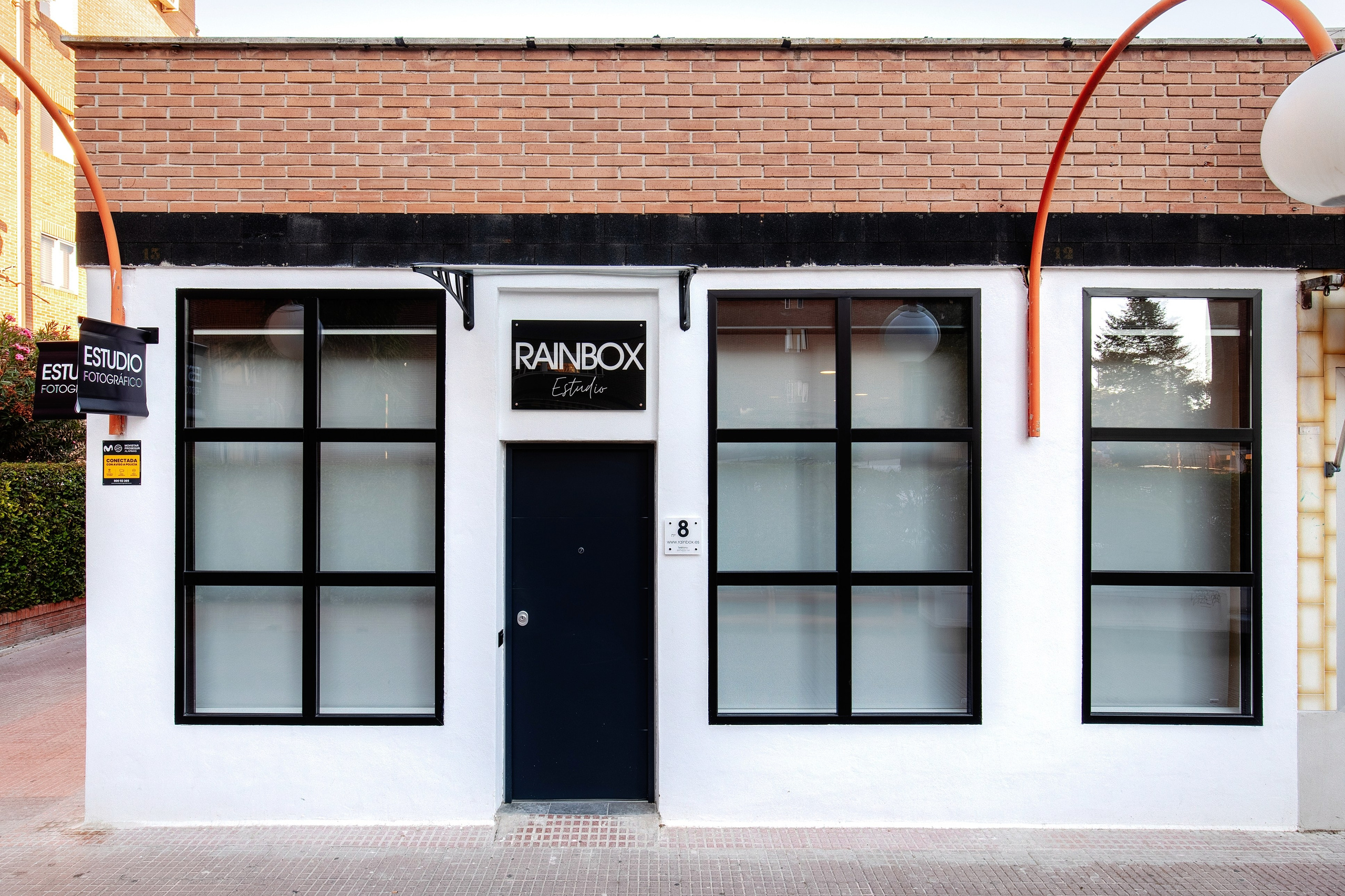 «Los recuerdos más valiosos merecen ser capturados con amor y calidad. En Rainbox Estudio en Torrejón de Ardoz inmortalizamos los momentos más especiales de tu vida con una experiencia cálida, profesional y cercana.»