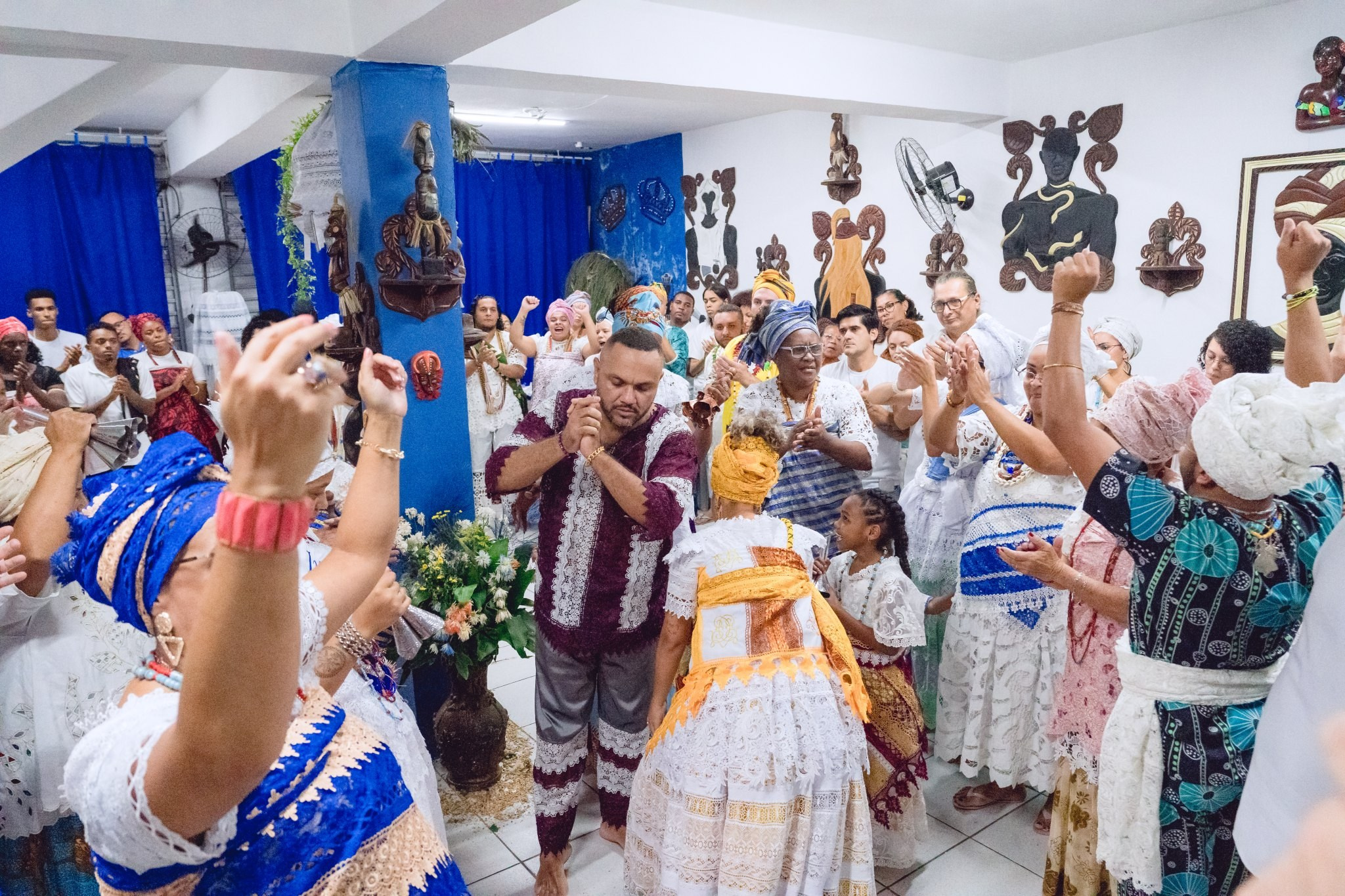 Saída Ìyá Tebeṣé Fernanda e Àjọ̀dún Ògún. Aladá Produções