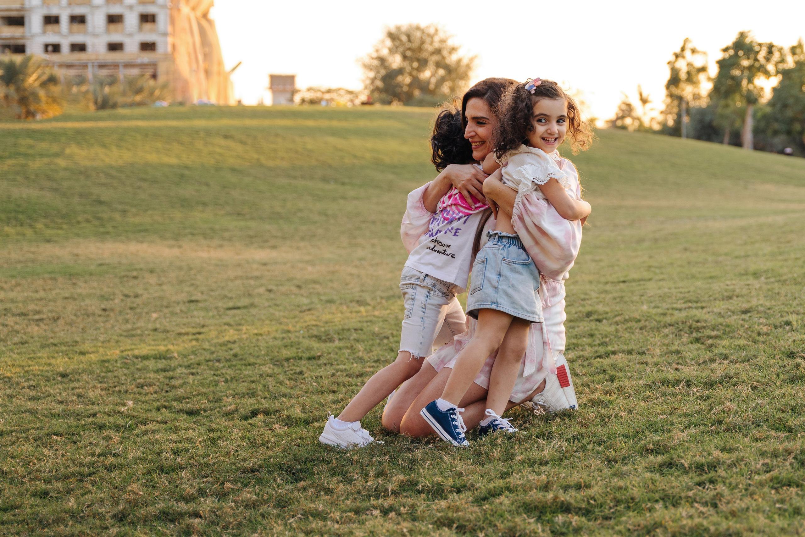 Family fun and play in the park. Angela Iakovleva — Family Photographer in Dubai