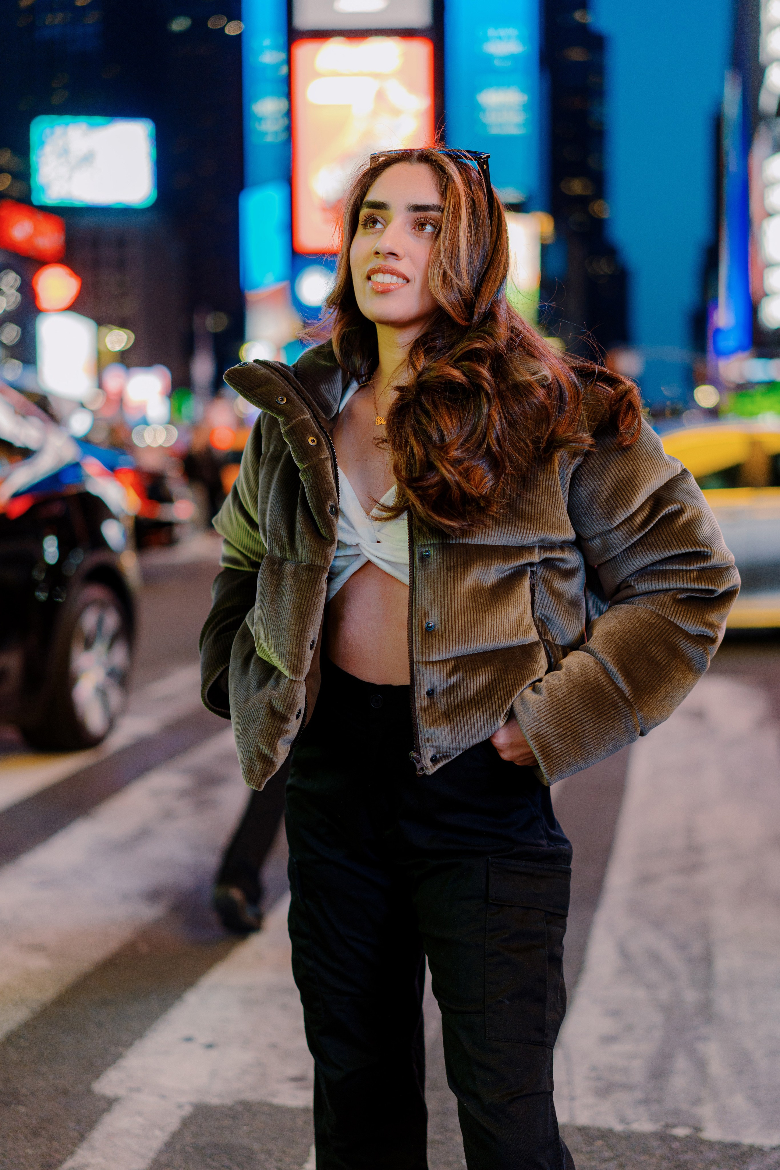 Two sisters in Times Square. Videographer and photographer in New York // MAKAROV.VIDEO