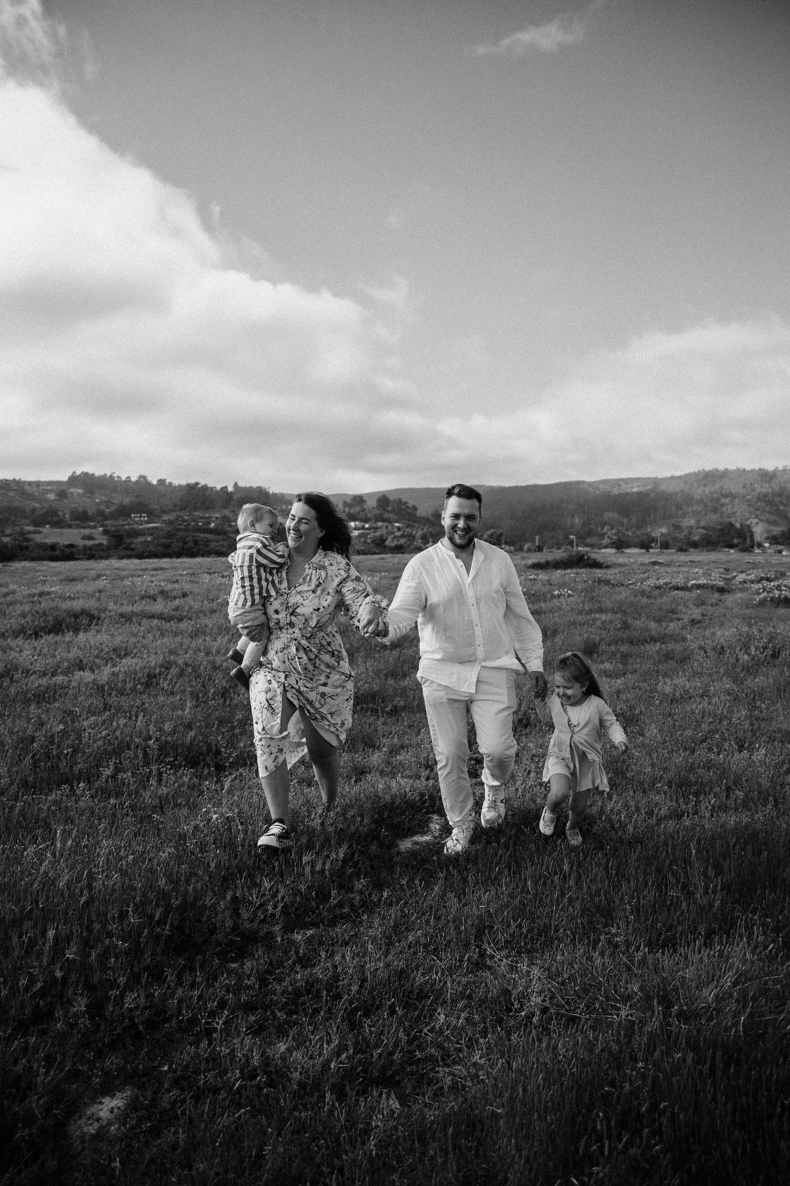 Sesión de fotos familiar en el campo — costa Chilena. Photographer in Santiago, Chile Anna Almazova