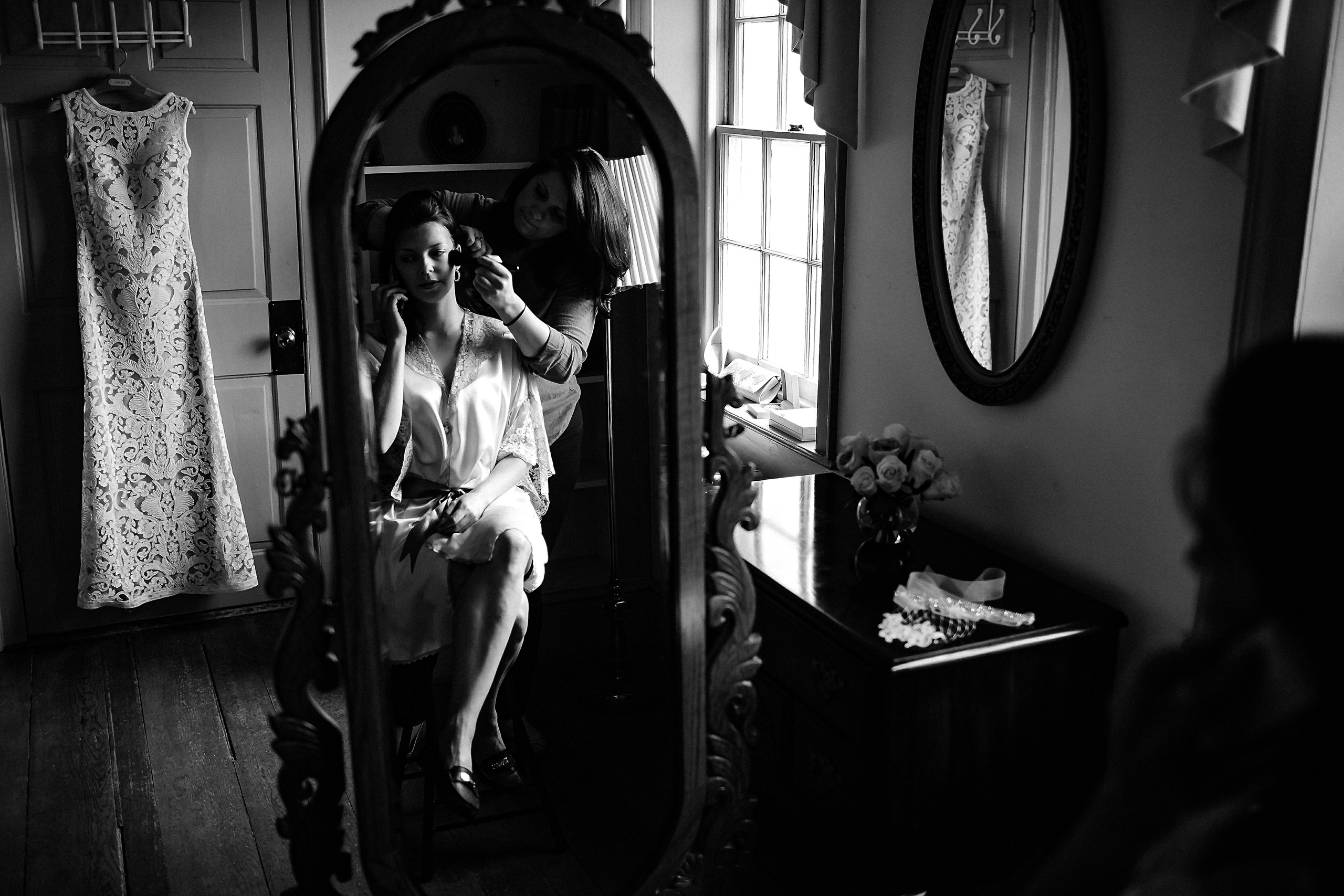 Фотограф в Ирландии Дублин свадьба утро фотки лучший топ свадебный красивая невеста приготовление утро зеркало волнение