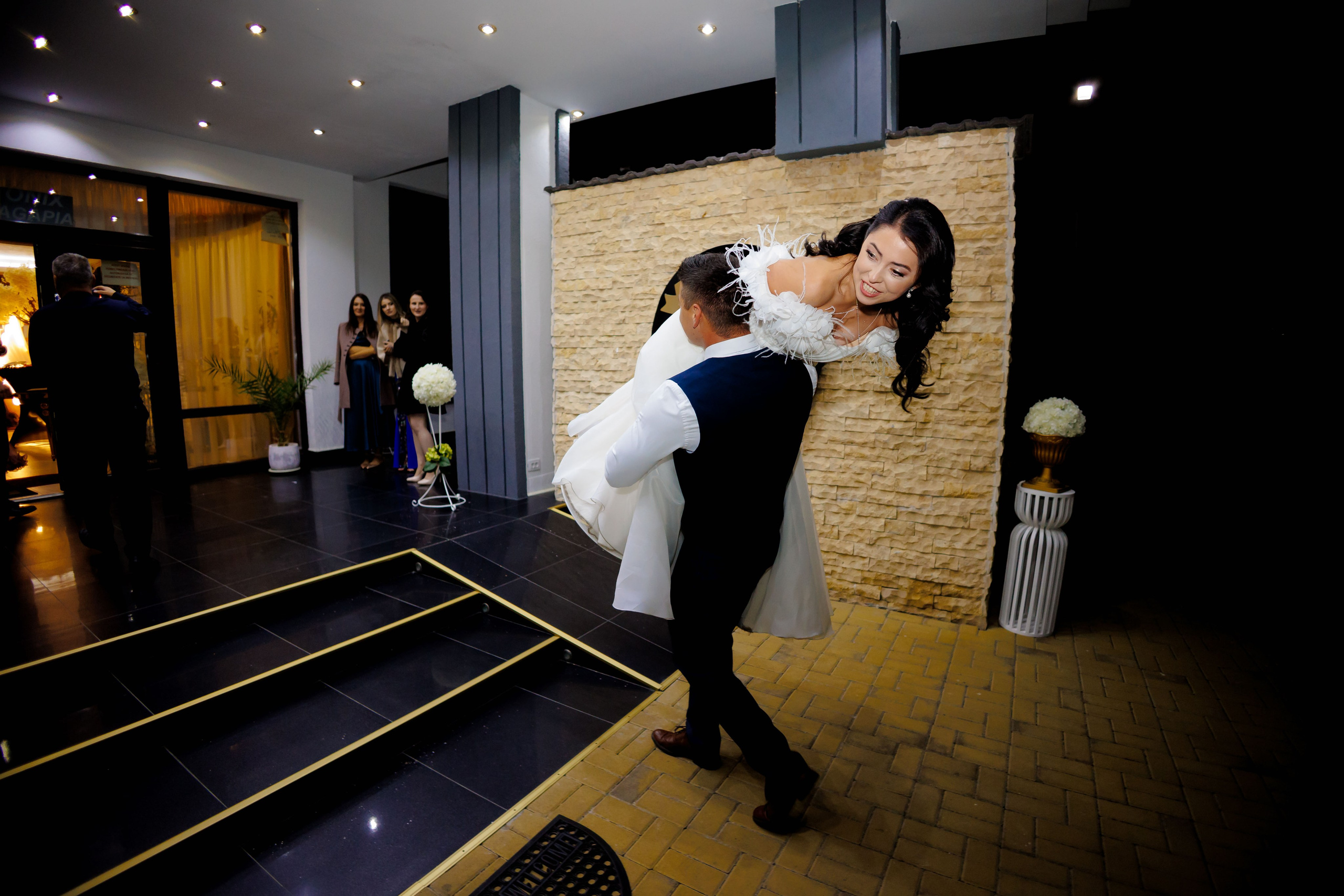 Loredana & Emilian – Ziua Nunții | Videografie - fotografie Botez Suceava, Iași, Botoșani. Servicii foto-video profesionale, pentru momente de neuitat