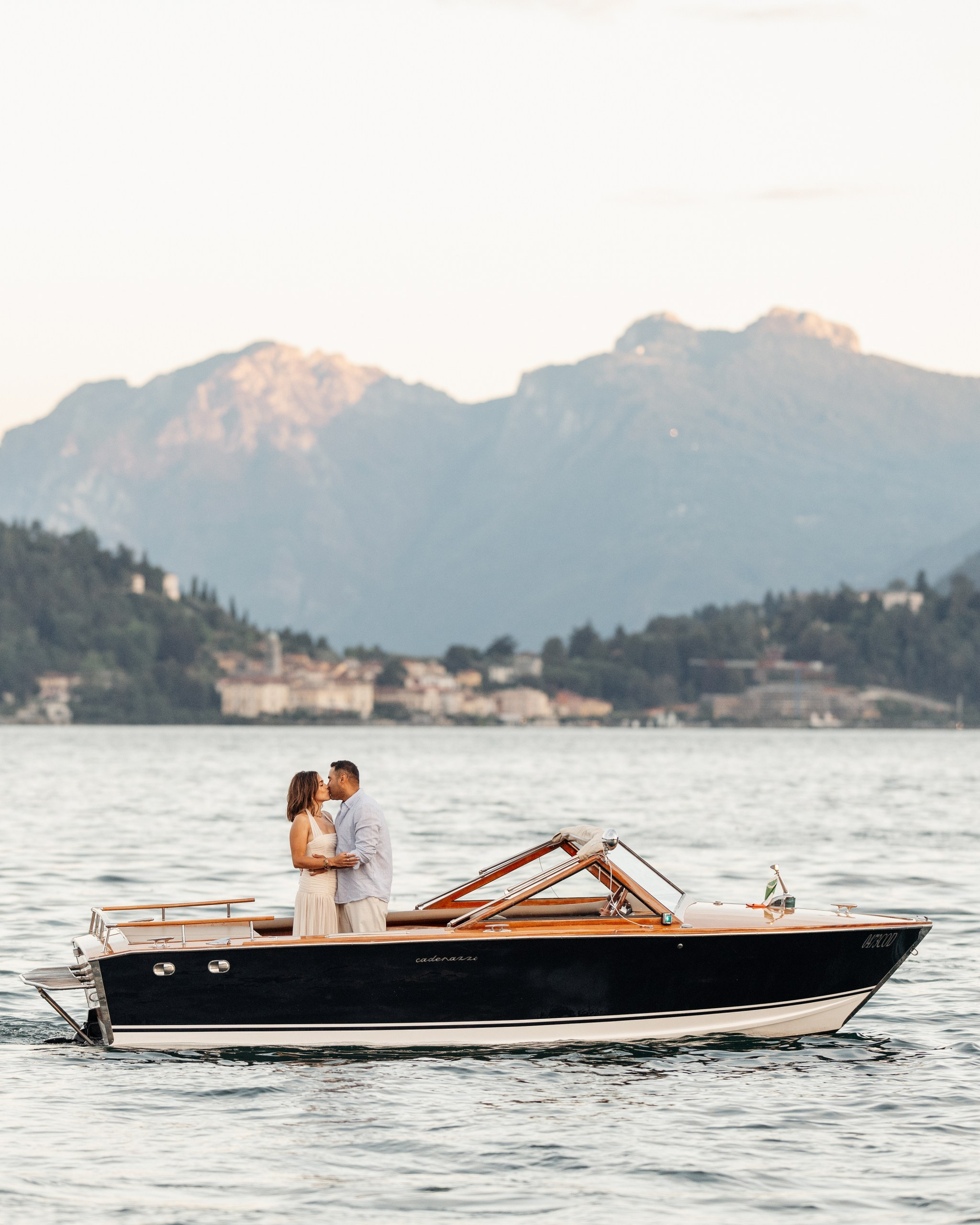 Menaggio + boat. Fotografo matrimonio Lago di Como Ferrari Media Production