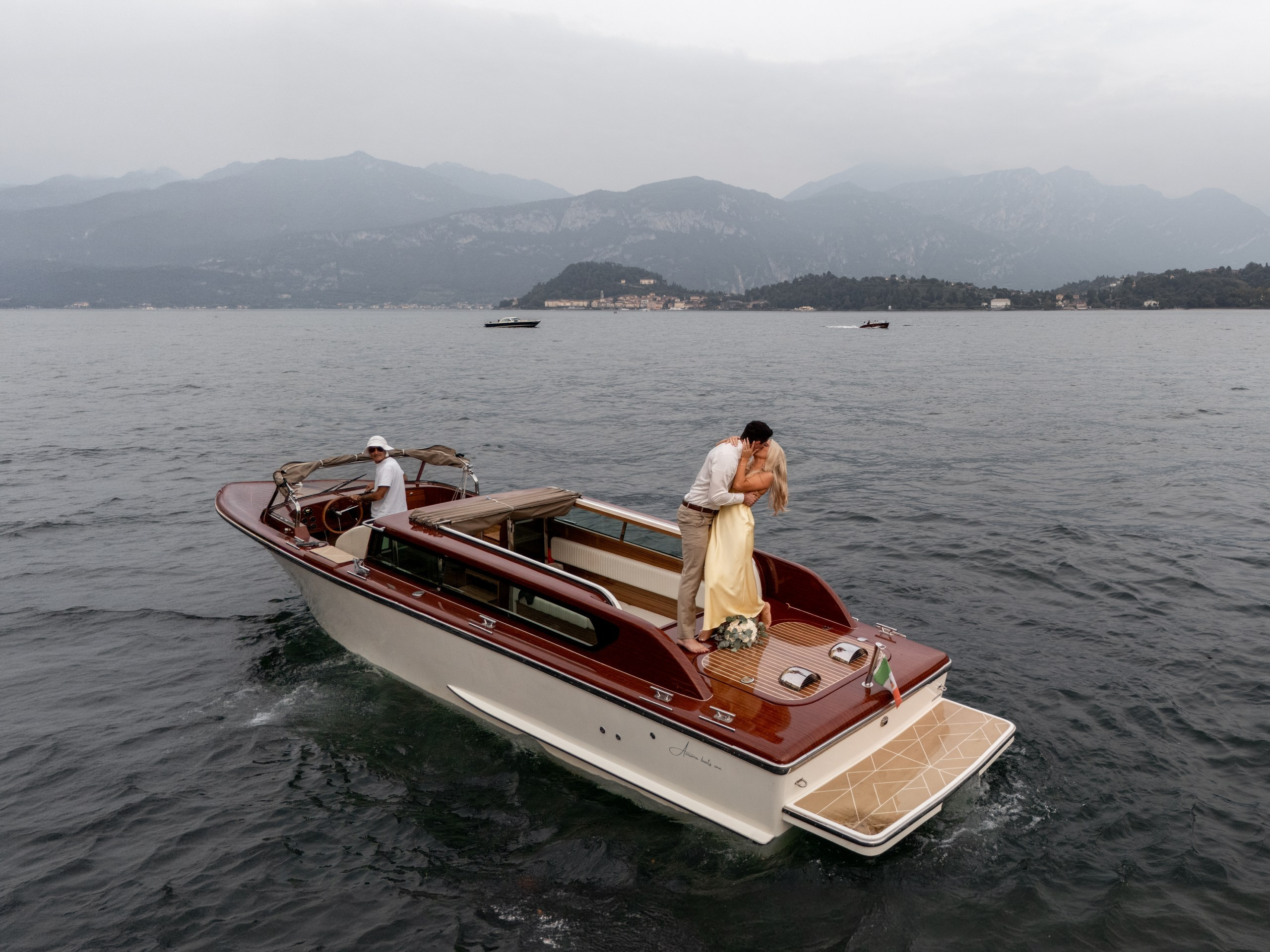 Boat proposal. Fotografo matrimonio Lago di Como Ferrari Media Production