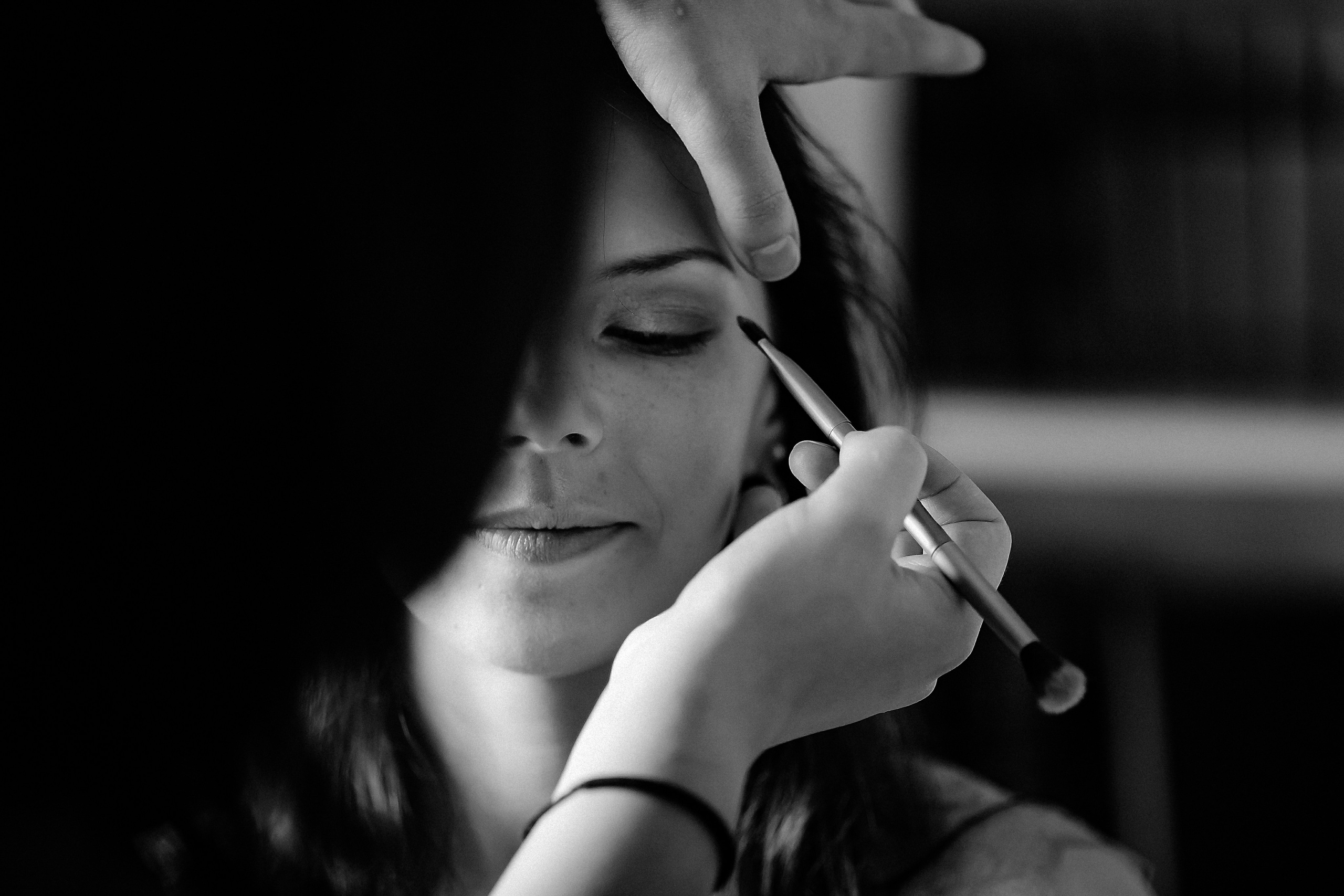 Фотограф в Ирландии Дублин свадьба утро фотки лучший топ свадебный красивая невеста приготовление утро зеркало волнение