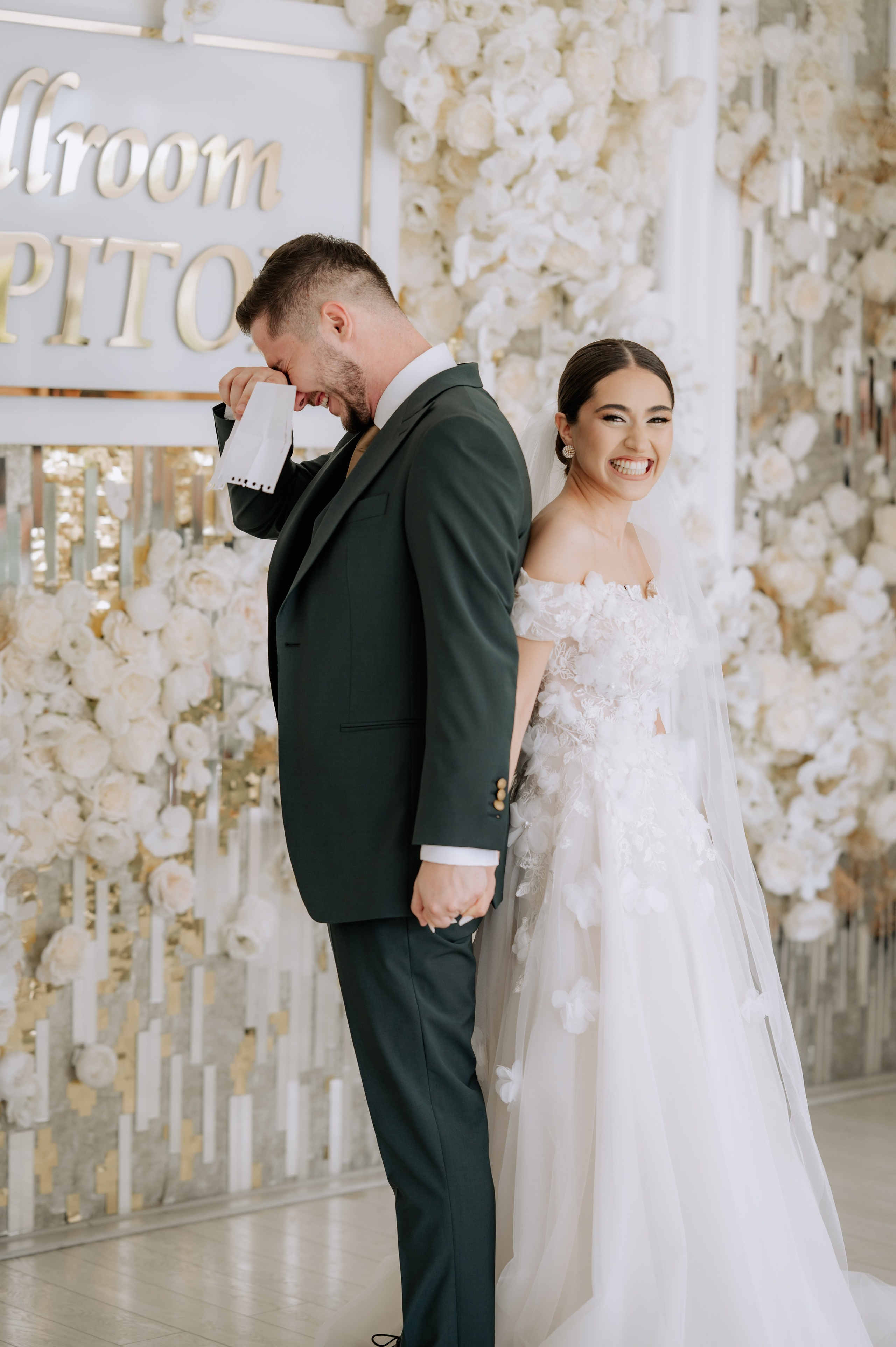 Nunta la Hotel Capitol Iasi. Proud Vision Weddings | Wedding Photography & Film — Servicii profesionale Foto Video Nunta Iasi