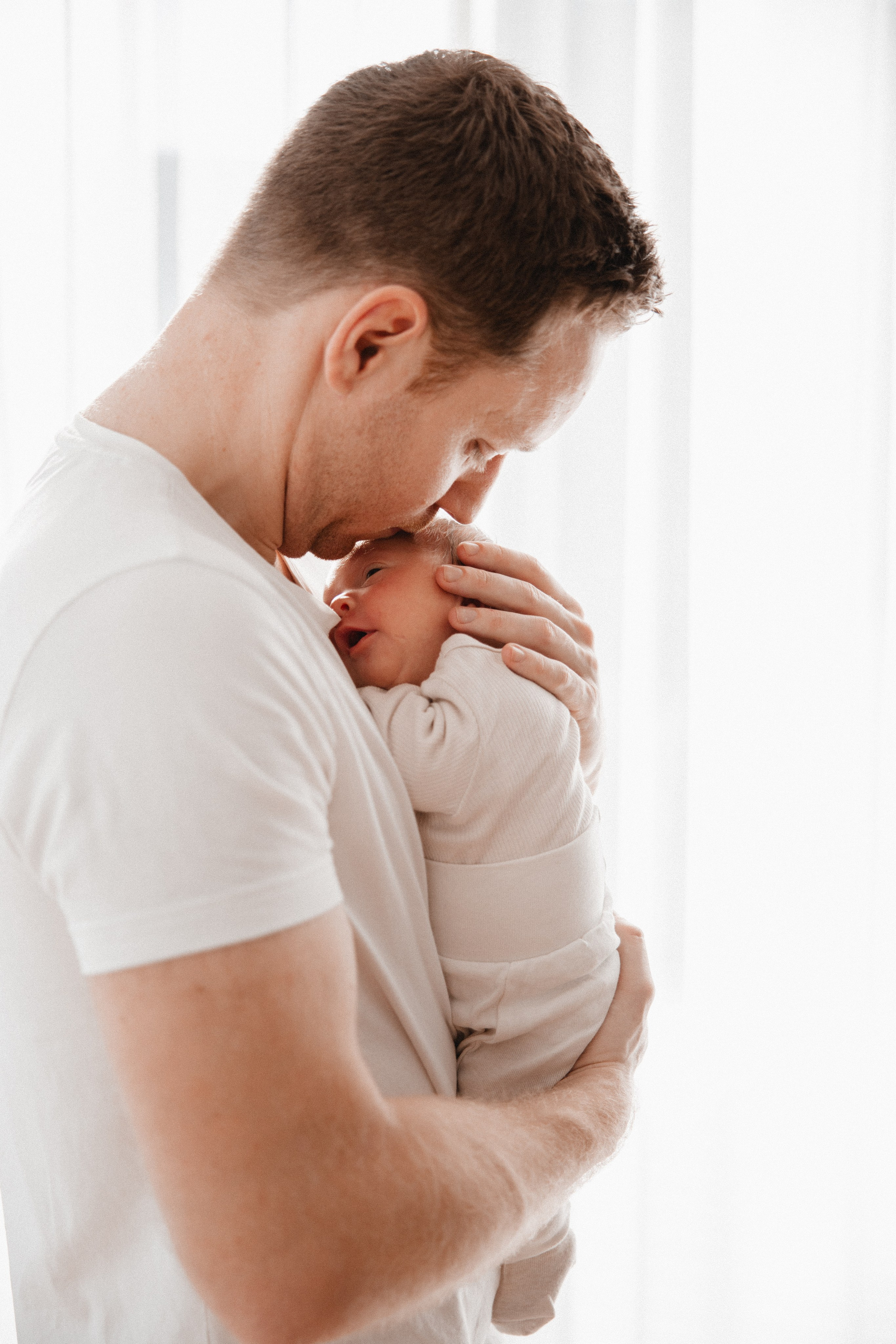 Neugeborenenfotos Zuhause. Hochzeitsfotografie |Hochzeitsfotograf Bochum | Hochzeitsfotograf Dortmund | Hochzeitsfotograf Essen | Hochzeitsfotograf Ruhrgebiet