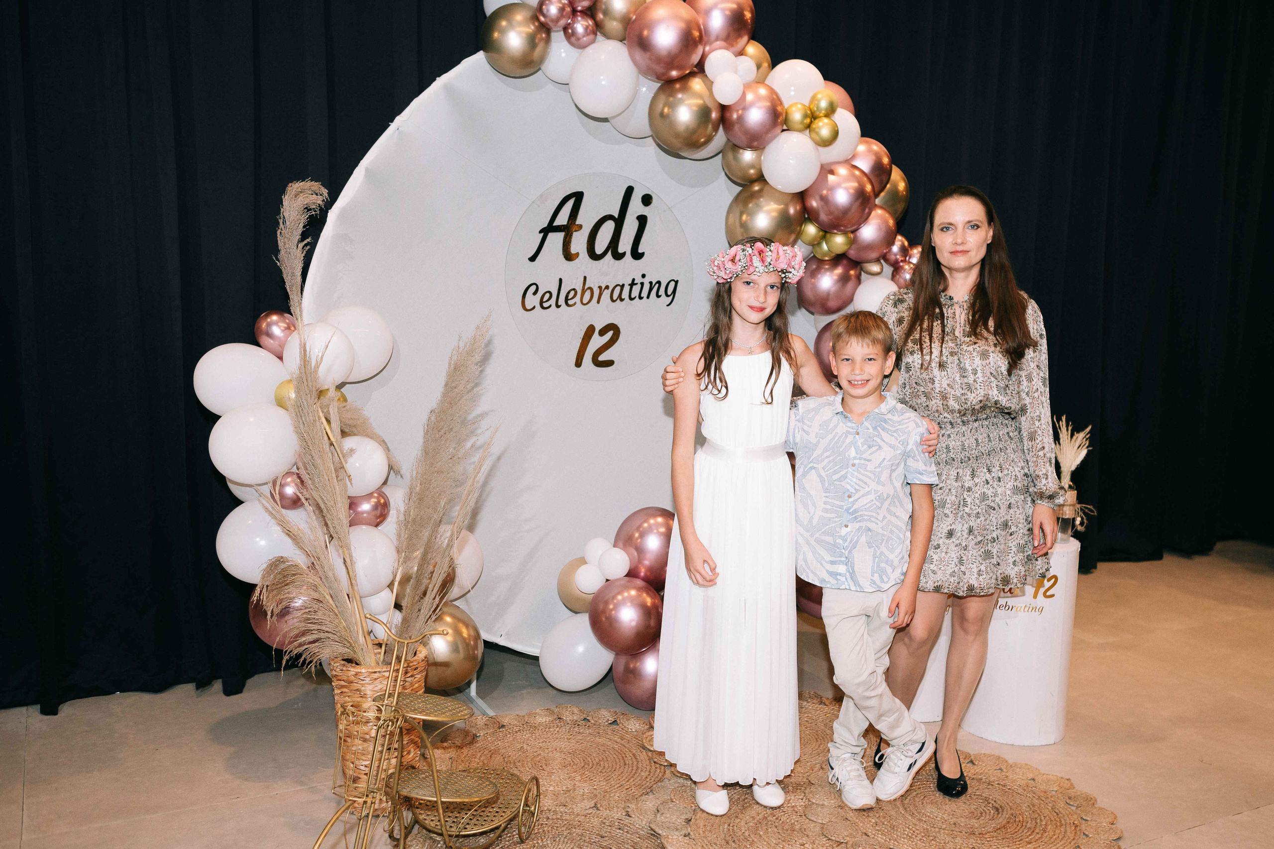 PARTY WITH FRIENDS. Https://shi-photo.com/