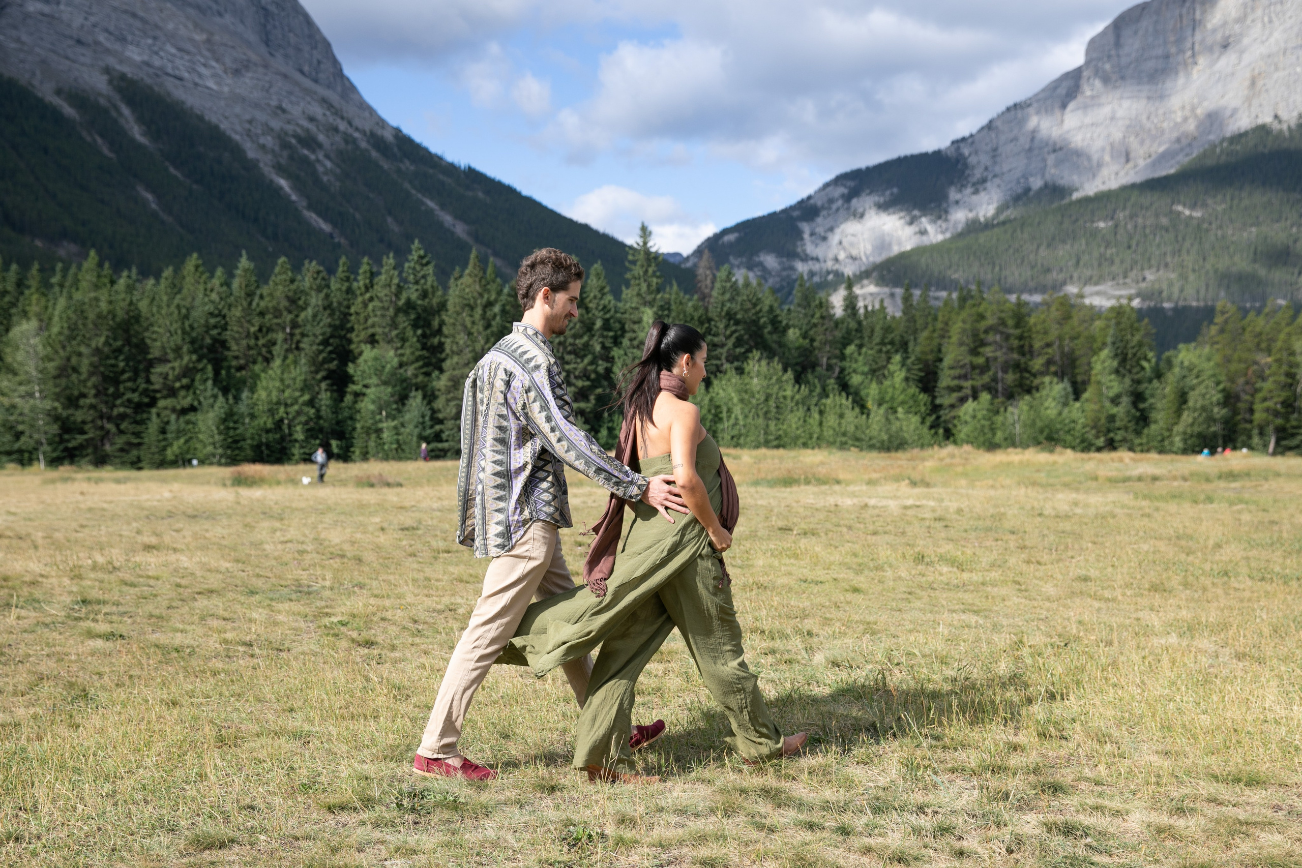 Maternity Photos — Canmore — Daniella. Fotografía accesible en Calgary