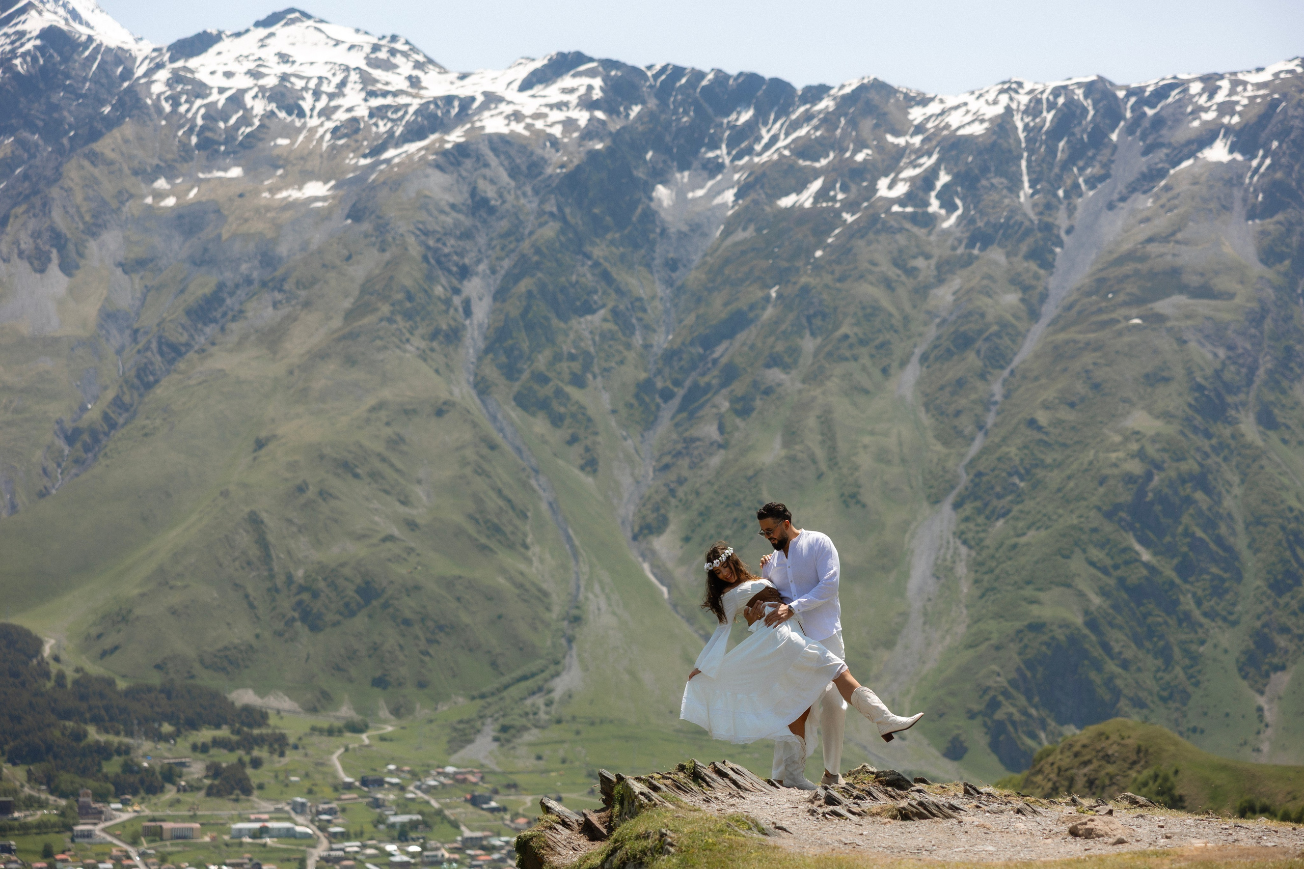 Love story in Kazbegi. Wedding photographer in Tbilisi Ioseb Mamniashvili