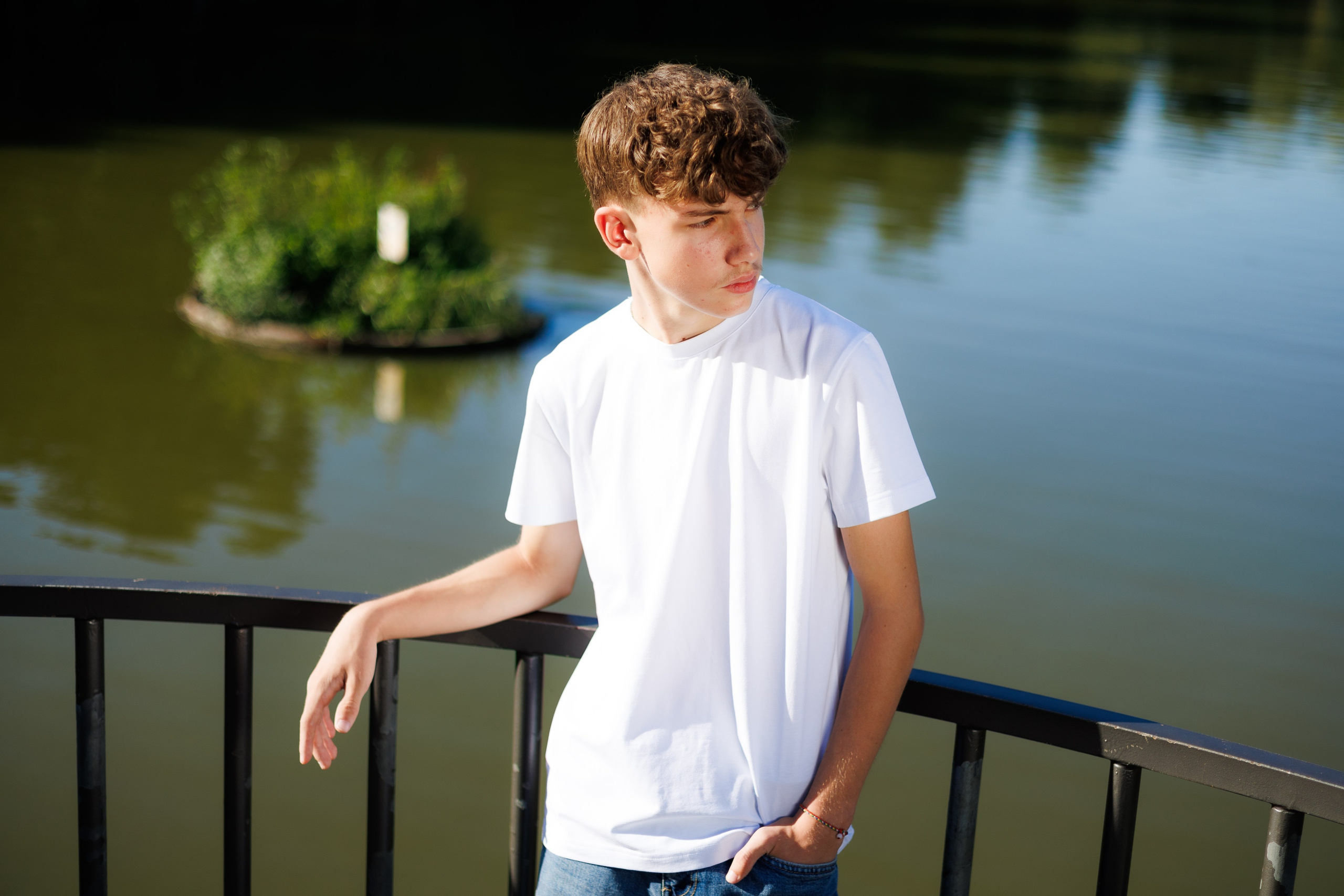 Фотосессия в белой футболке. Кишинев место для фотосессии на природе.