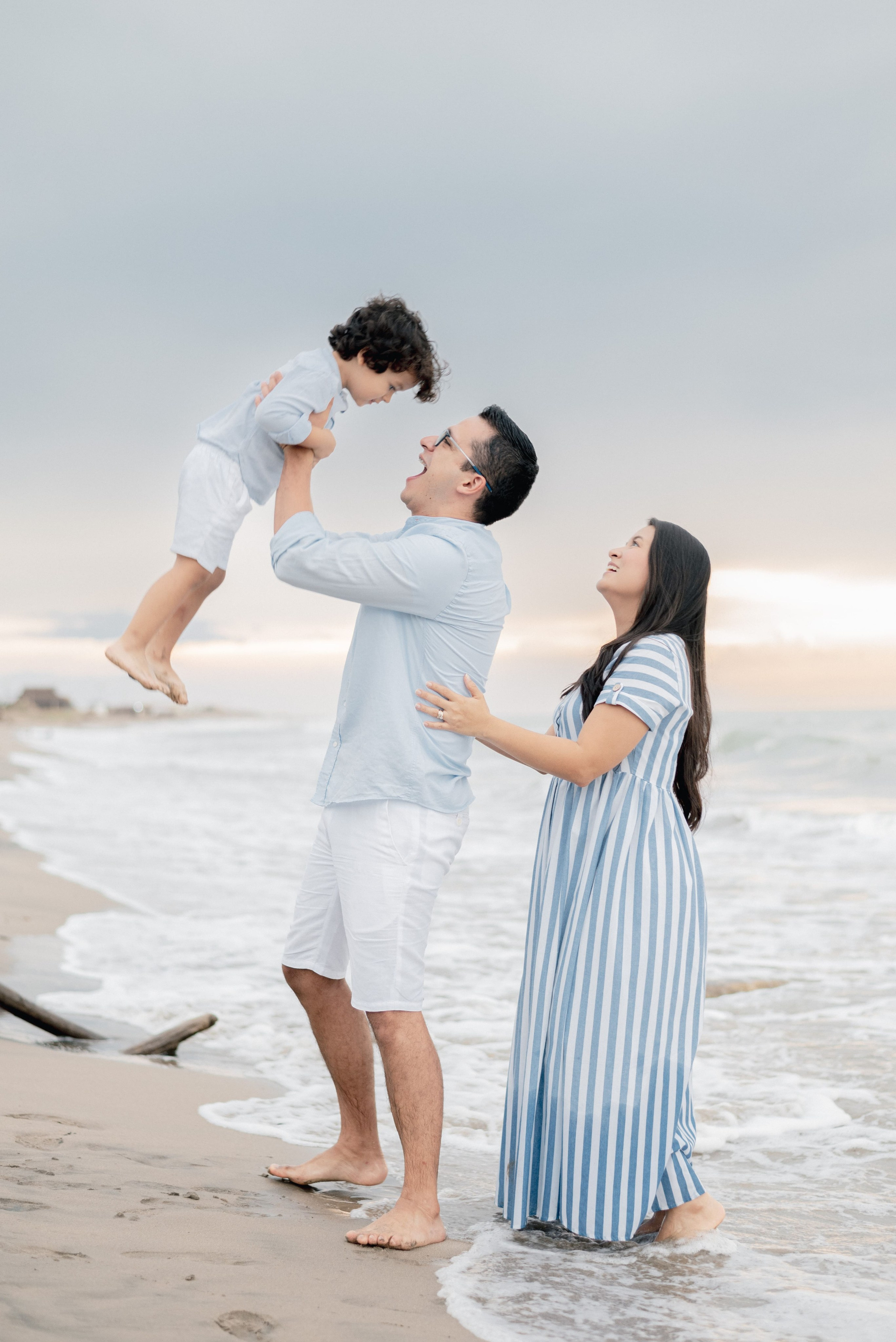 Familia en la playa. Fotógrafos de bodas en Barranquilla, Cartagena y Santa Marta | BanderArt