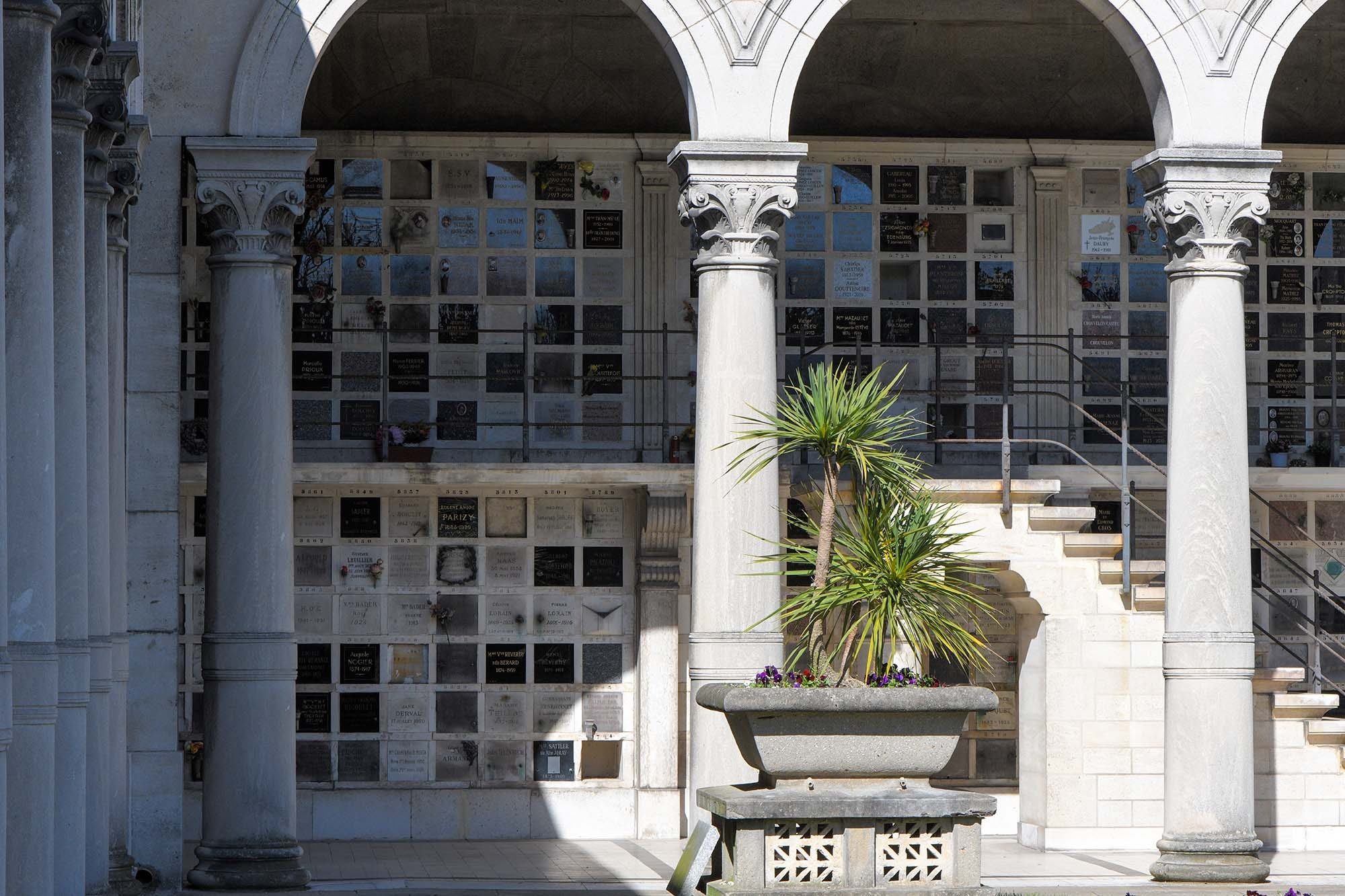 Père Lachaise Cemetery in Paris | Famous Graves & Photography Guide