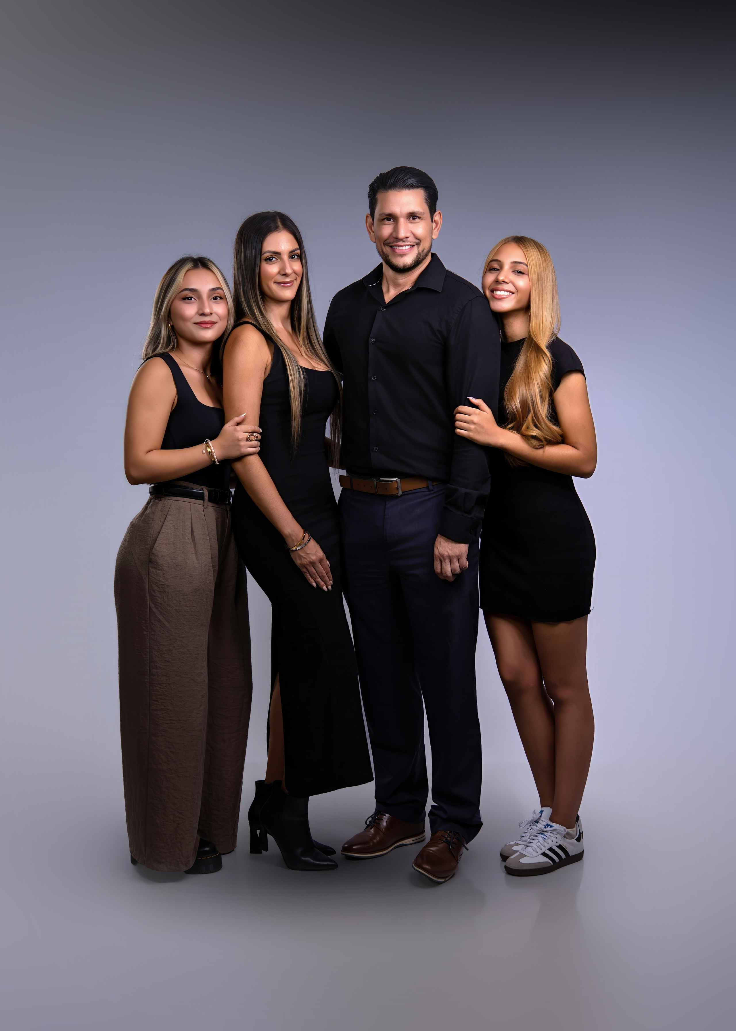 Sesión Familiar. Fotogenia | Estudio Fotográfico en curridabat, San José, Costa Rica