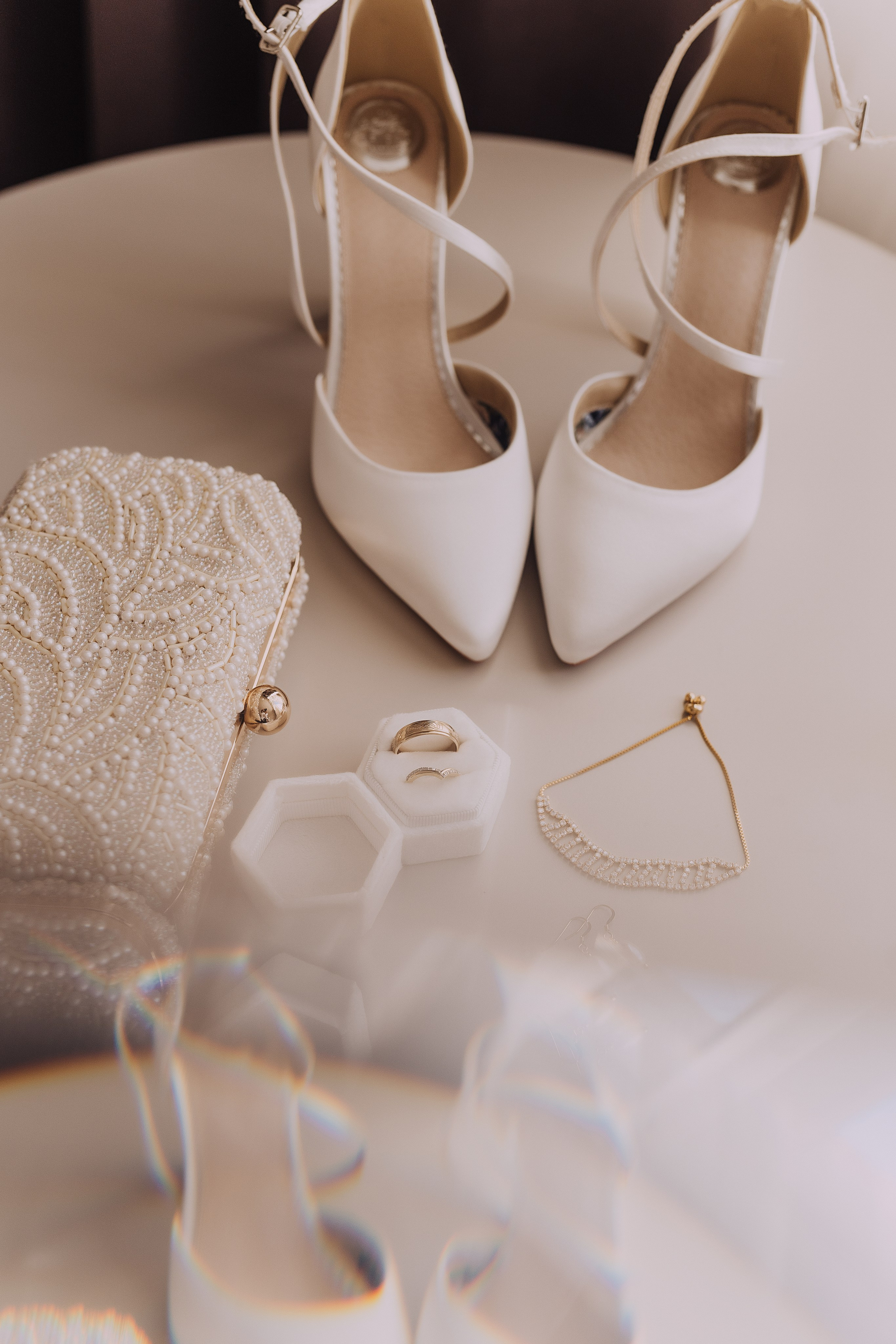 Megan & Oneias. Main