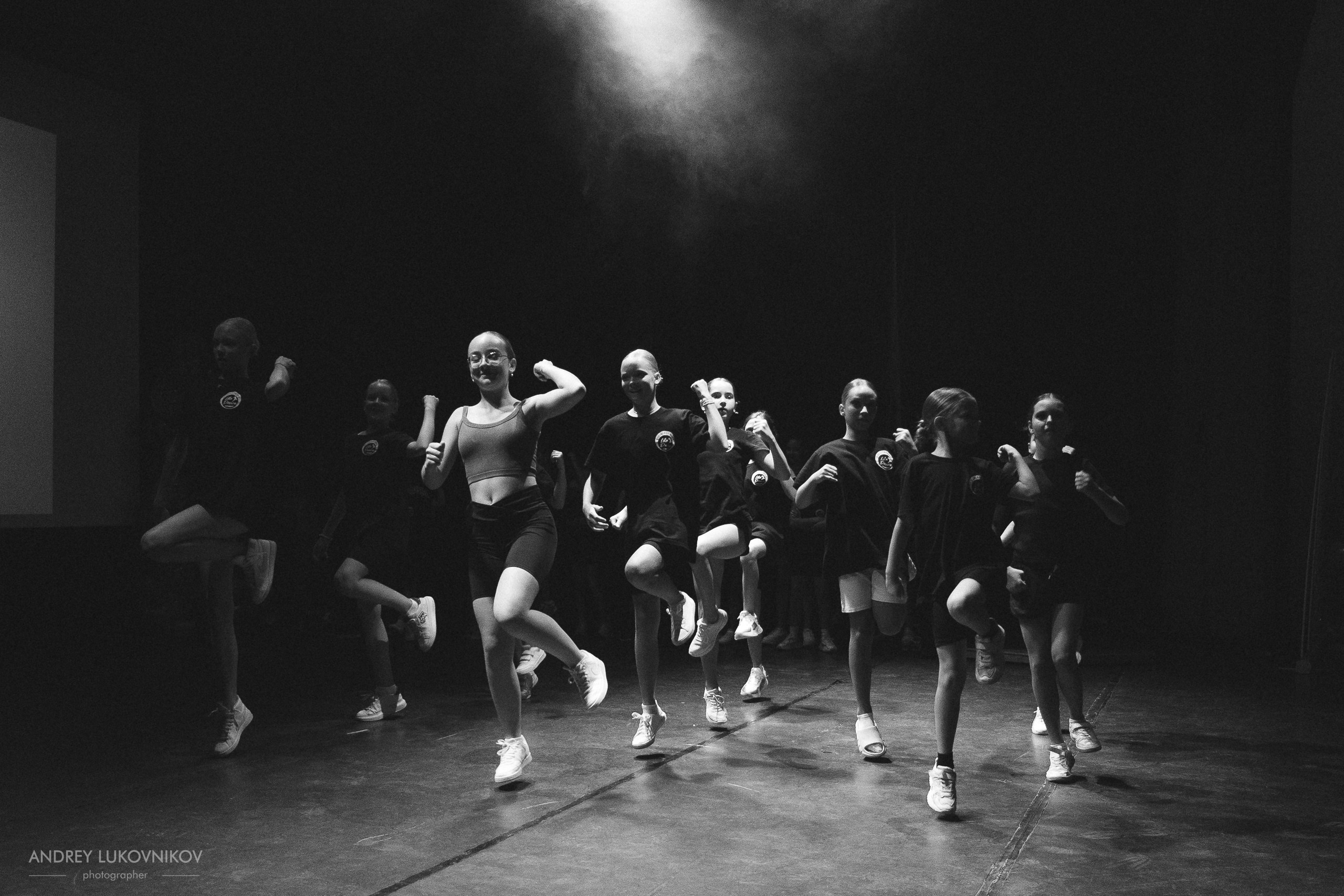 Entre bastidores del concierto final de Like Dance: momentos brillantes tras las cámaras