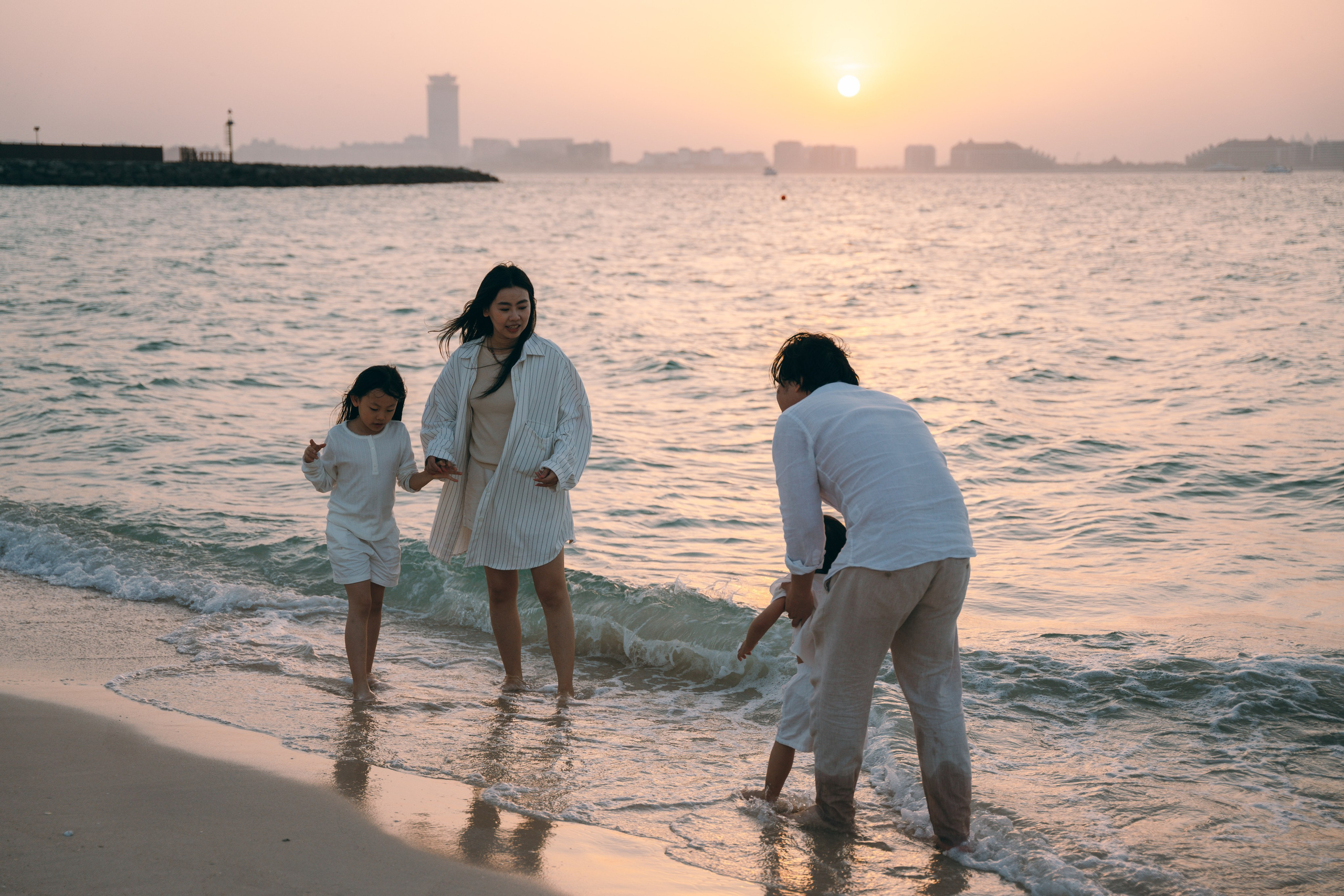 Wavy beach day. Angela Iakovleva — Family Photographer in Dubai