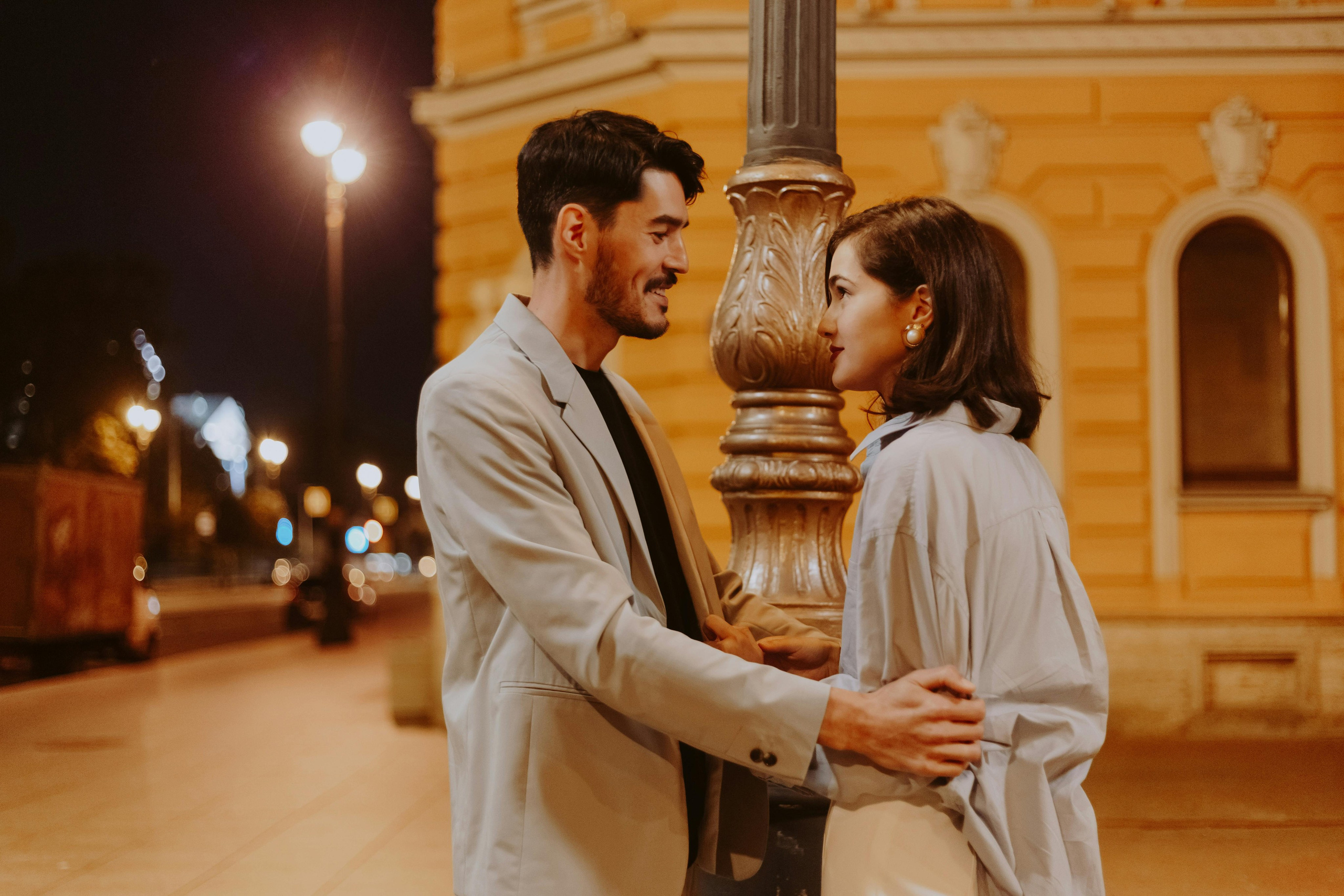 Noah & Lily: romantic city photowalk. Alice Bell — Wedding photographer in New York