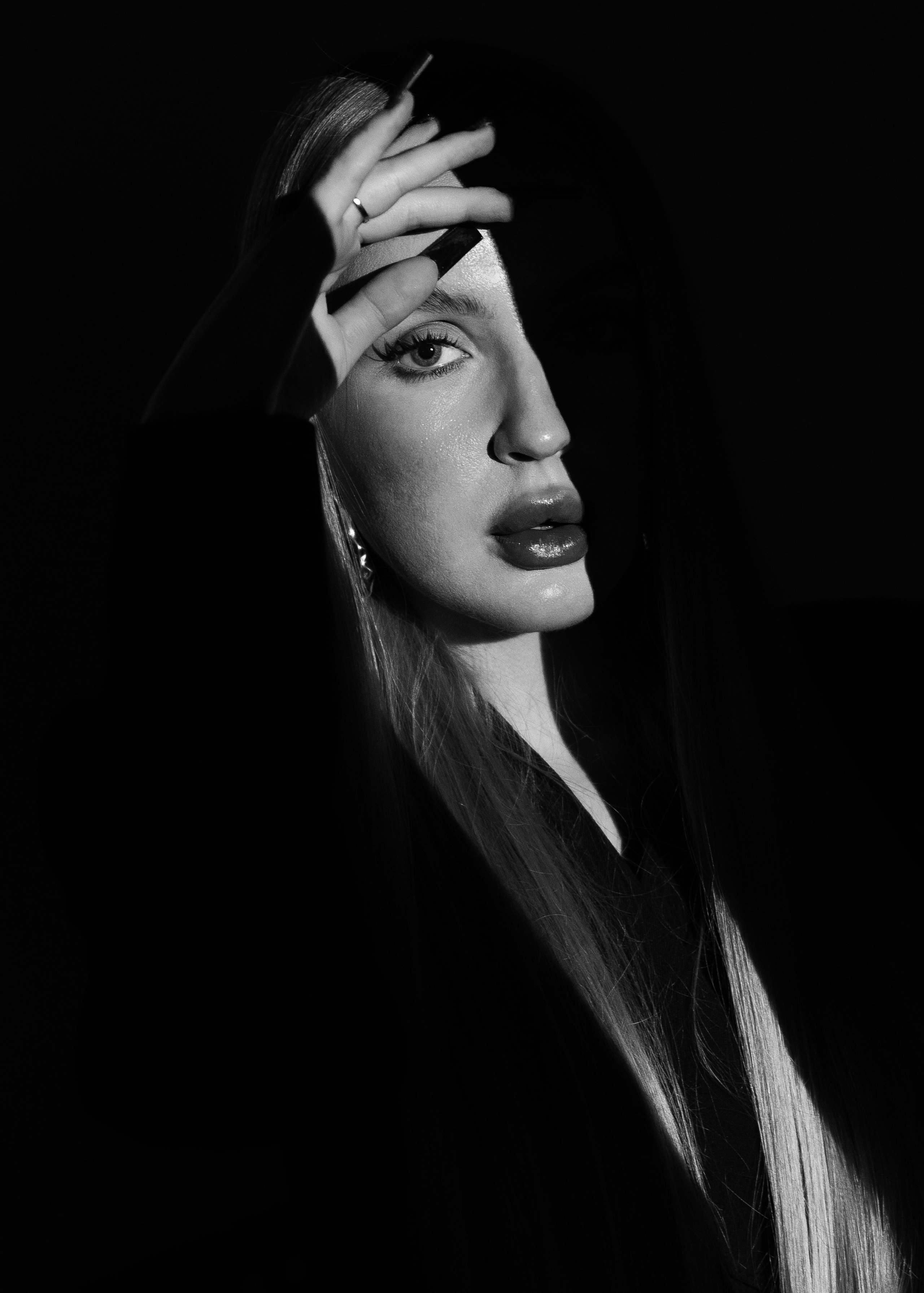 Women’s photographer in Coventry, UK. Boudoir and portraits are my focus; I also capture couples, mini weddings, maternity & newborns