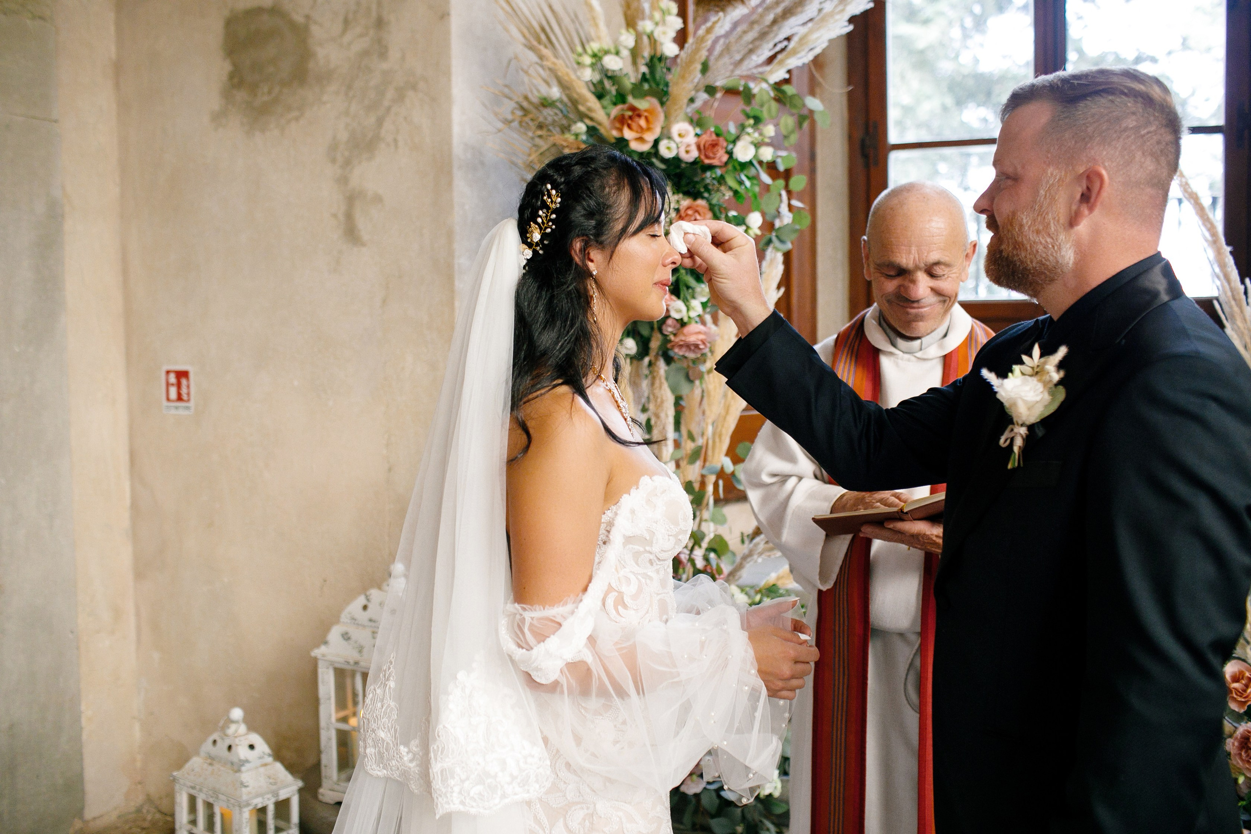 Tuscany Castello di Montegufoni wedding. Iurkovski PHOTOGRAPHY in Europe. Luxury destination weddings and events