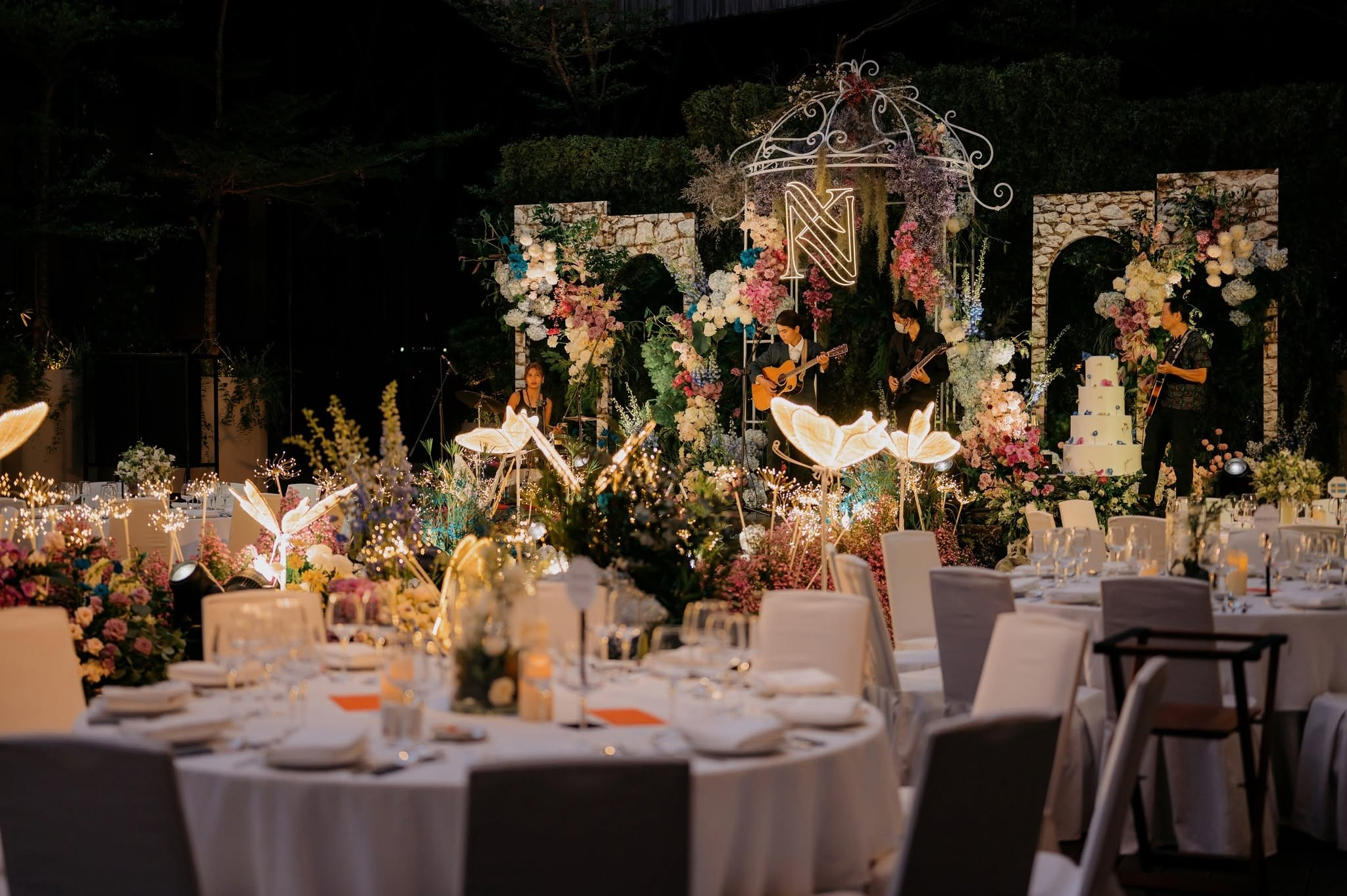 𝐊𝐞𝐥𝐥𝐢𝐞 & 𝐍𝐢𝐤𝐥𝐚𝐬 / Destination Wedding. Saigon Wedding Present | Art Beyond Moments