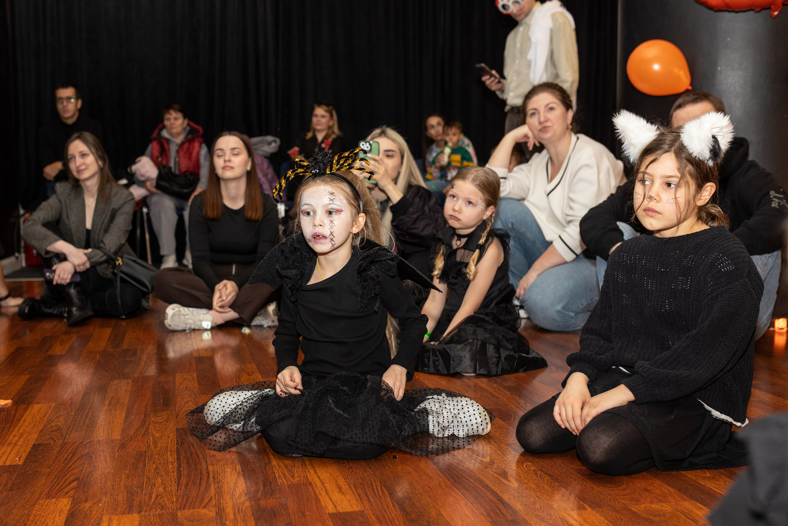 Leo dance studio Helloween 2025. Семейный и детский фотограф в Варшаве Мила Бобровская