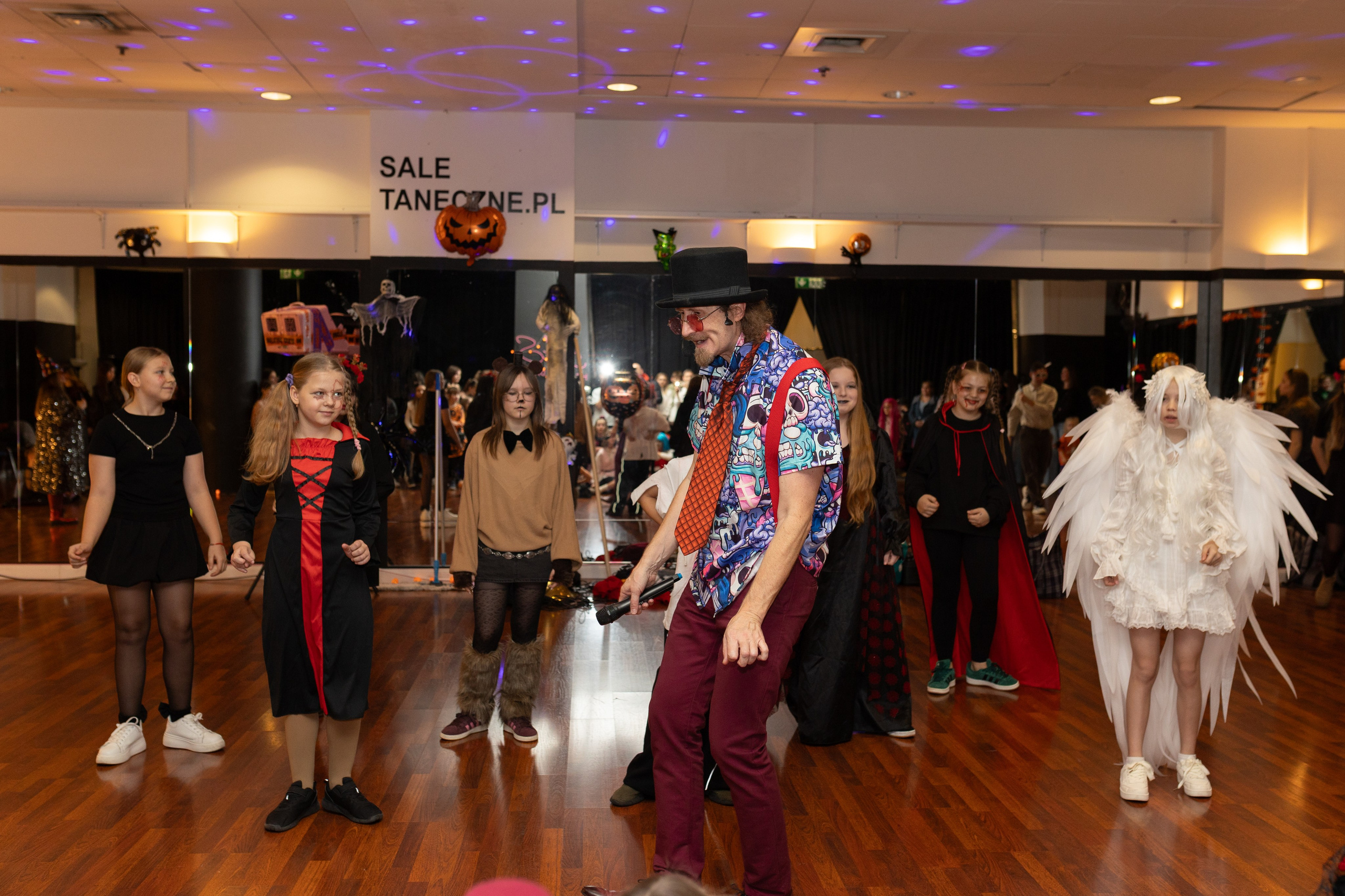 Leo dance studio Helloween 2025. Семейный и детский фотограф в Варшаве Мила Бобровская