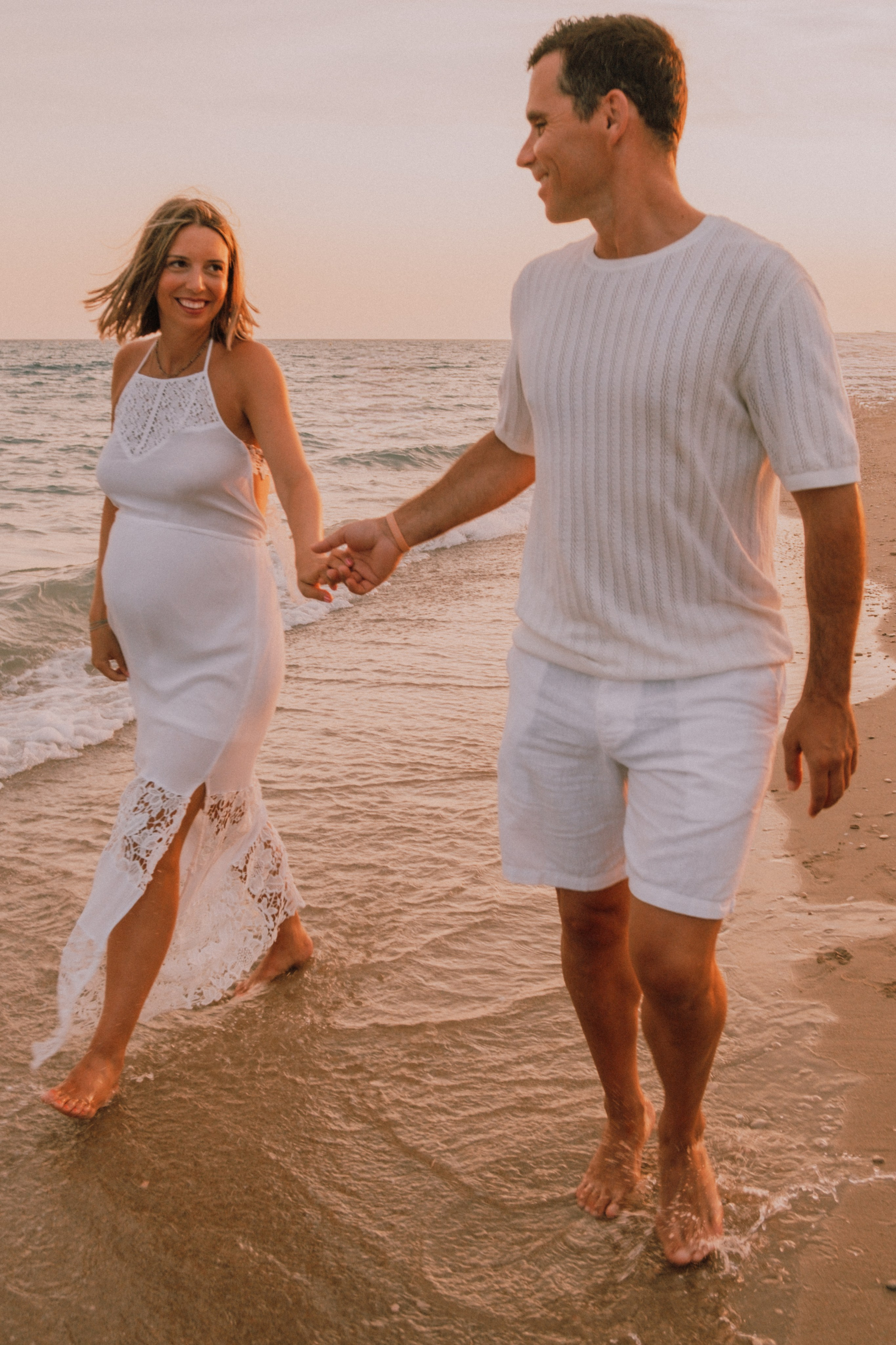Sesión embarazo en la playa. Fotografía profesional en Calafell - Elena Medvedeva