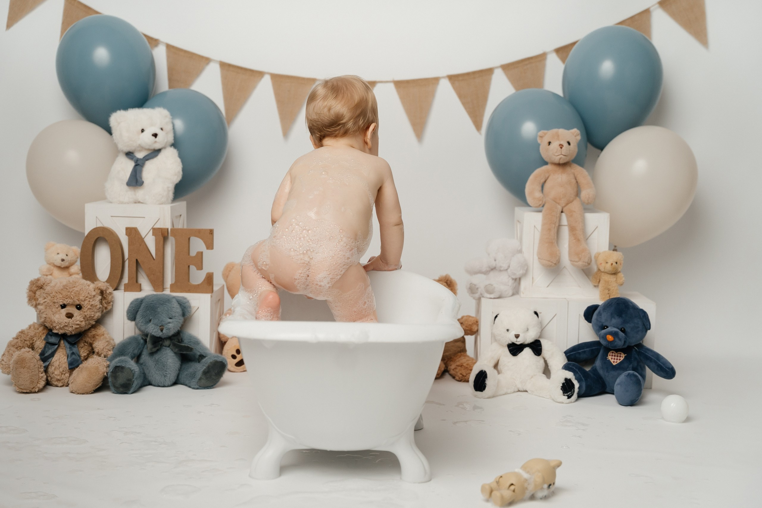 First birthday cake smash session. Newborn and family photographer. Hills District. Sydney