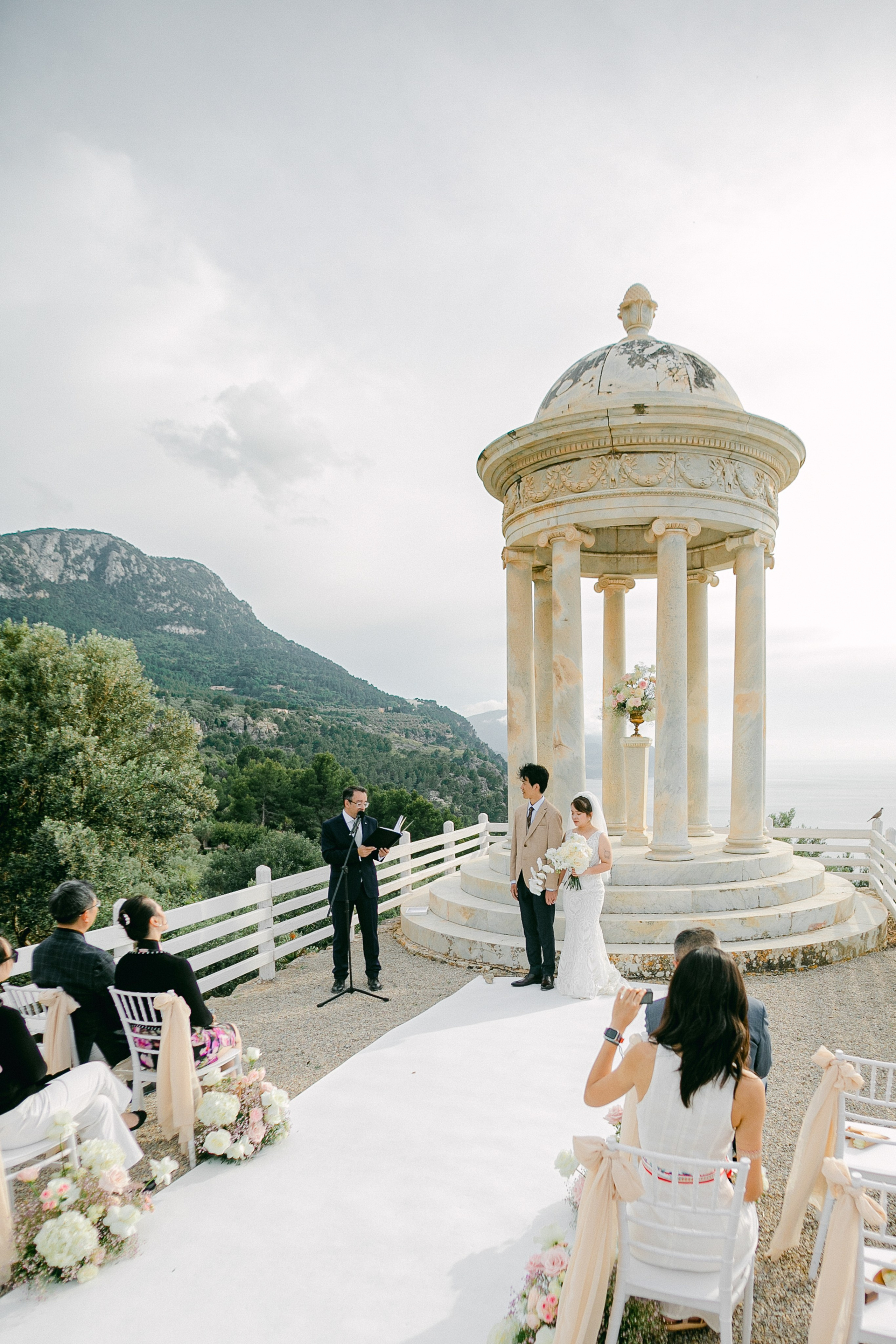 Chenyi & Tiangseng. Wedding Celebrant in Mallorca Iban Collin