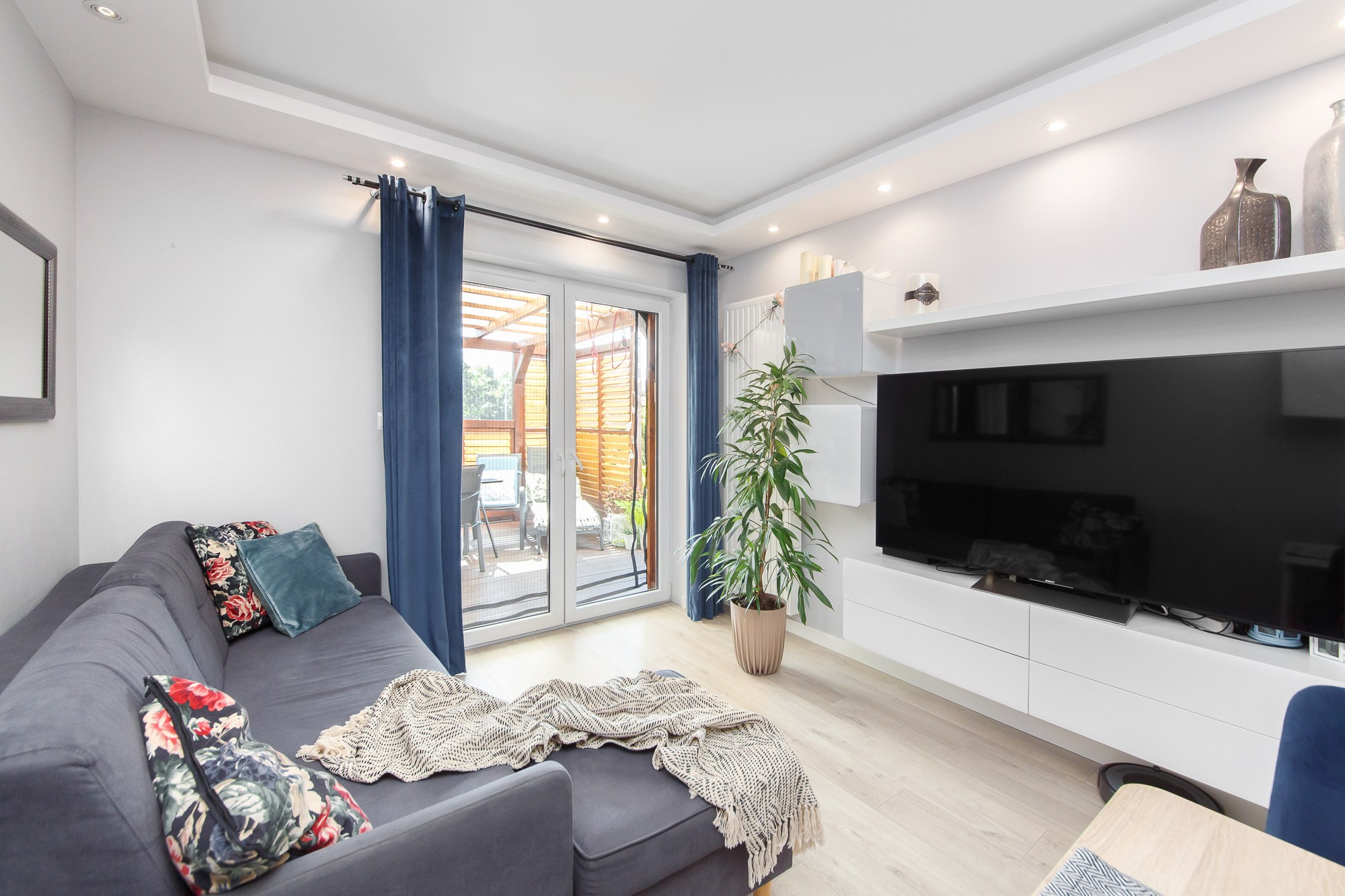 Fotografia nieruchomości, wnętrz, mieszkań, restauracji, biur i apartamentów. Wedding and portrait photographer in Poland Vitali Frozen