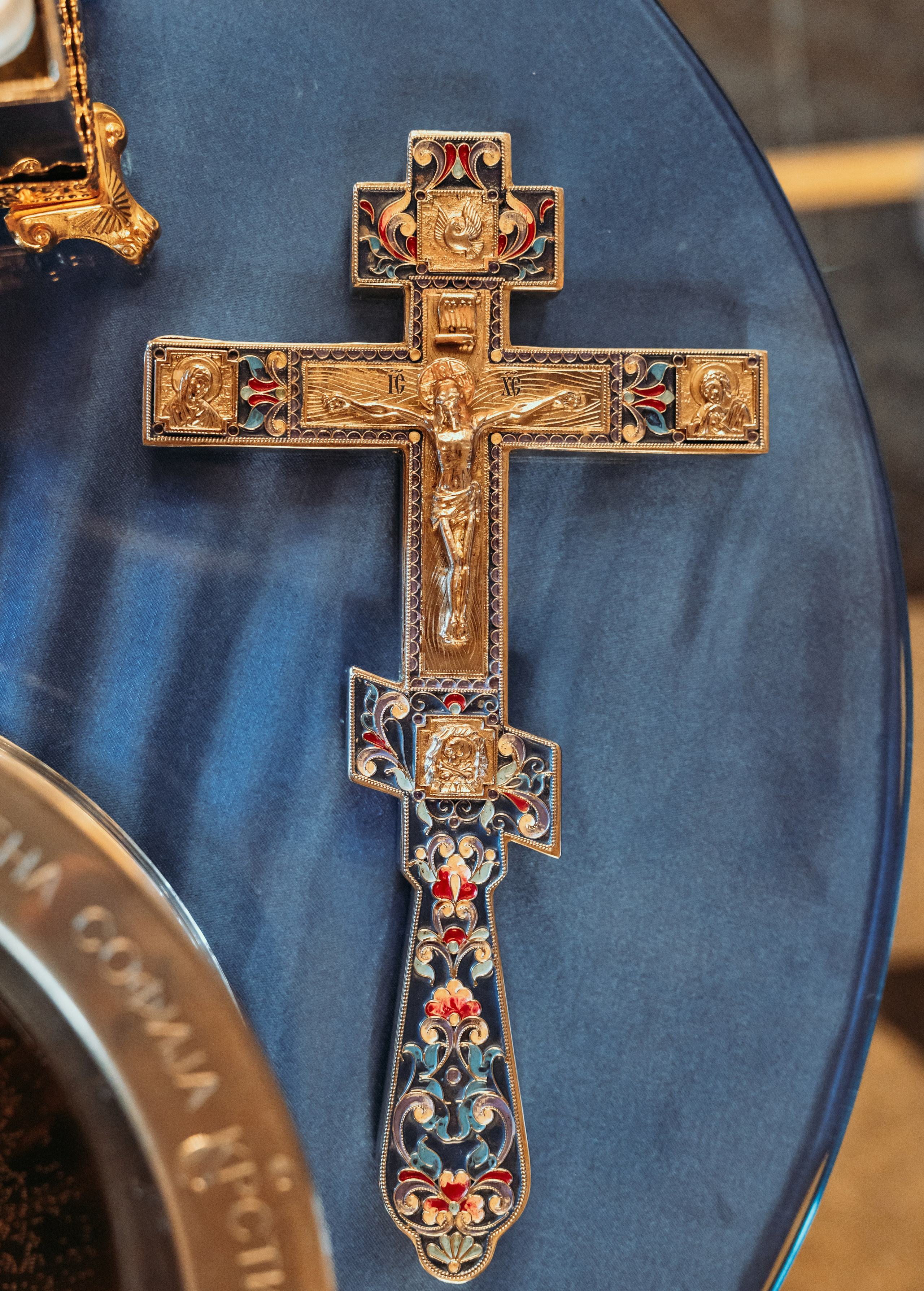 Detalj krsta u crkvi na krstenju